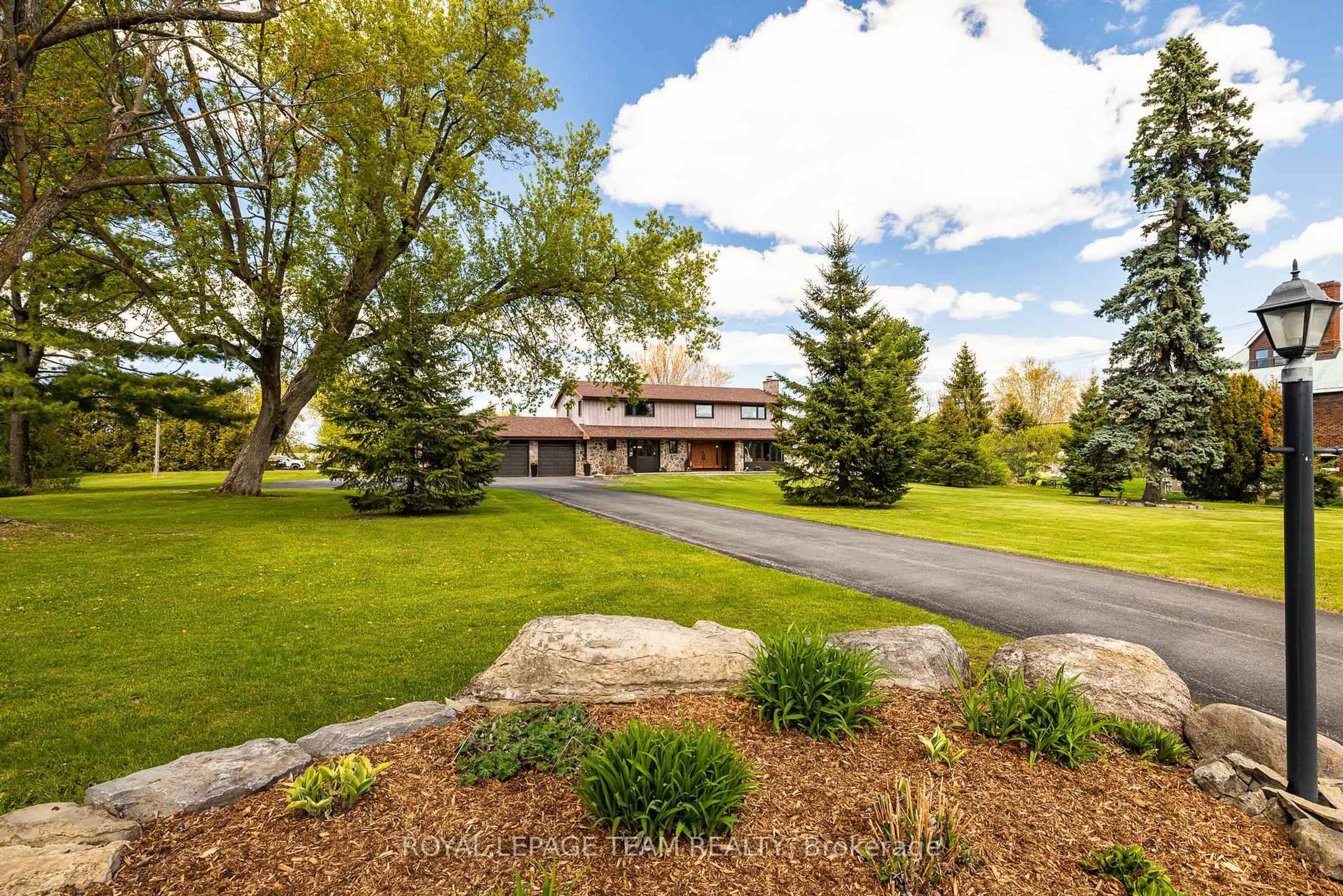 A pic from outside/outdoor area/front of a property/back of a property/a pic from drone, mountain view for 116 Main St, North Dundas Ontario K0A 2R0