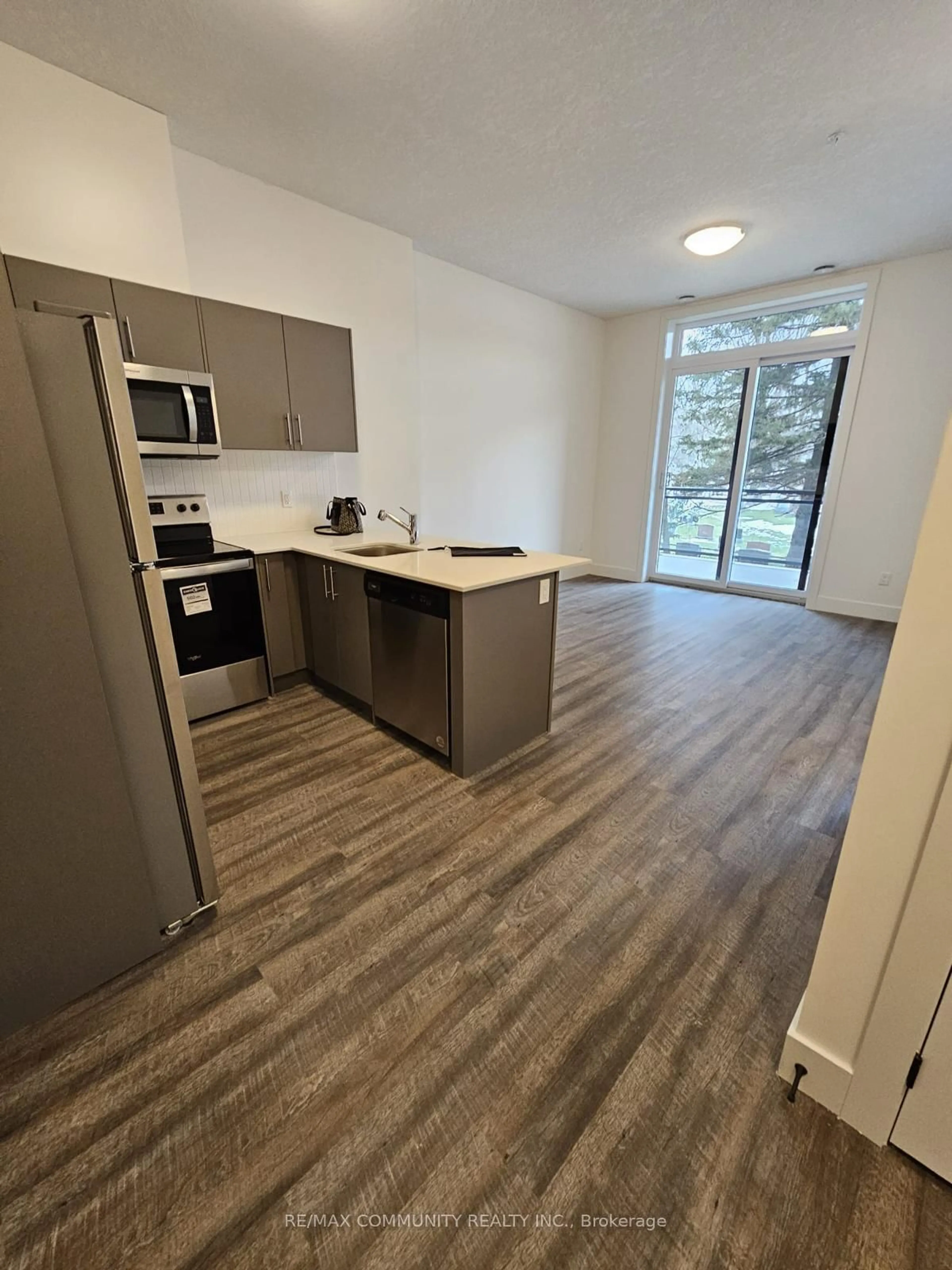 Standard kitchen, unknown for 107 Roger St #106, Waterloo Ontario N2J 0G2