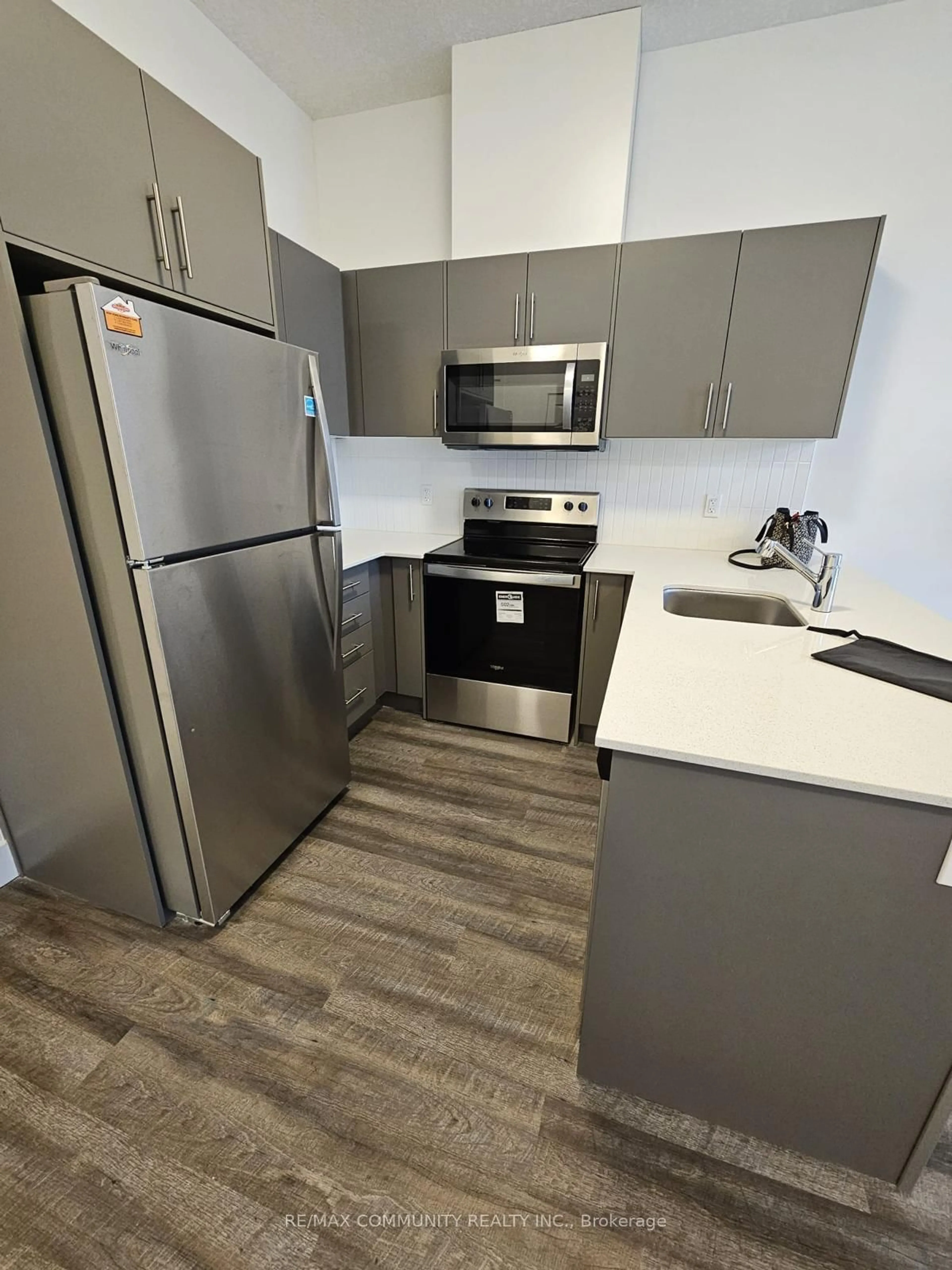 Standard kitchen, unknown for 107 Roger St #106, Waterloo Ontario N2J 0G2