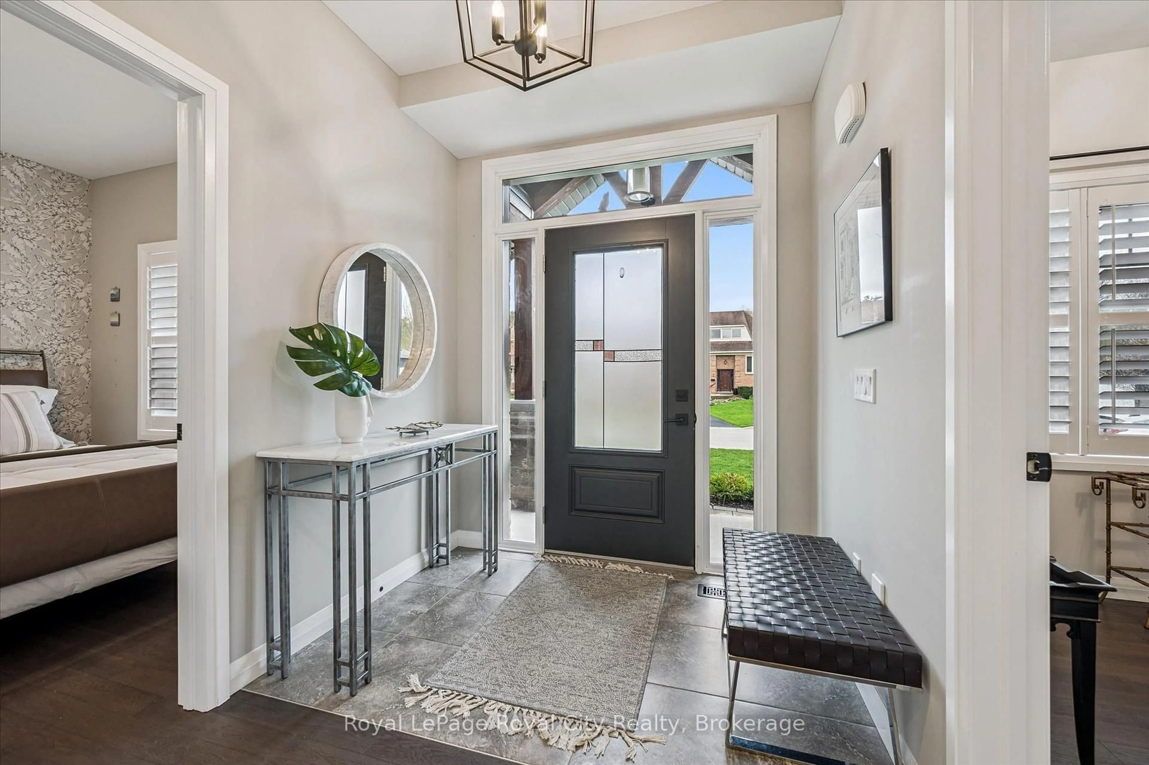 Indoor entryway for 10 Craighead Dr, Centre Wellington Ontario N1M 2Y8