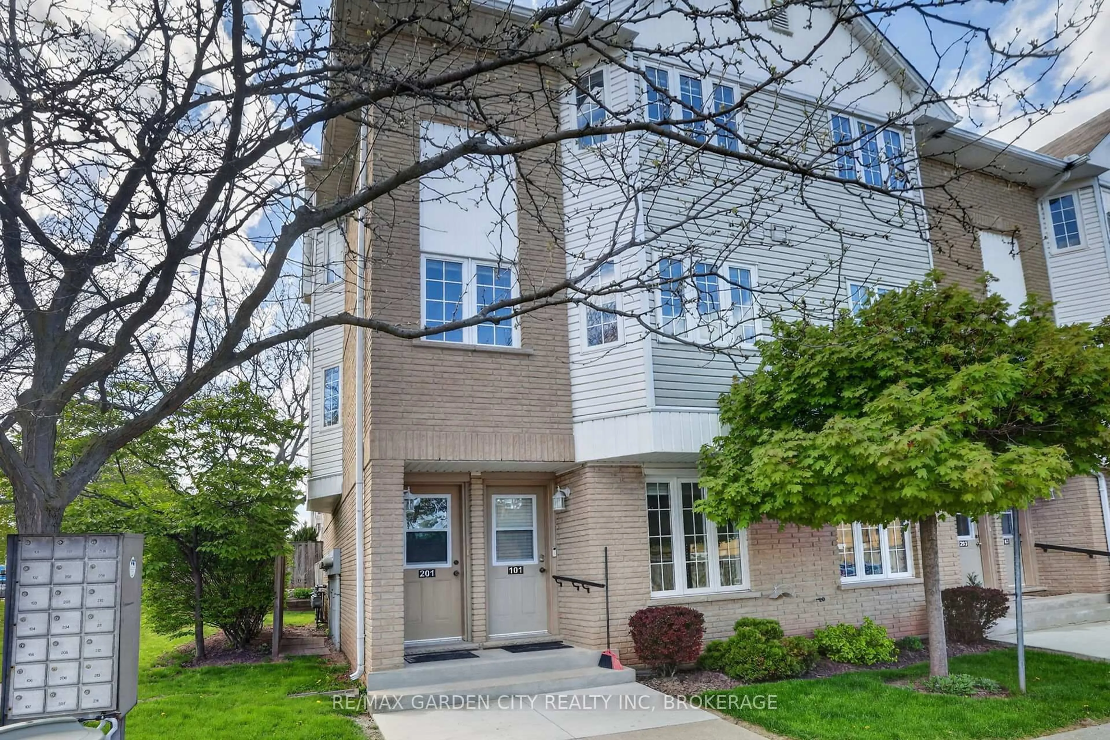 Unknown for 511 Highway 8 Highway #201, Hamilton Ontario L8G 1G4
