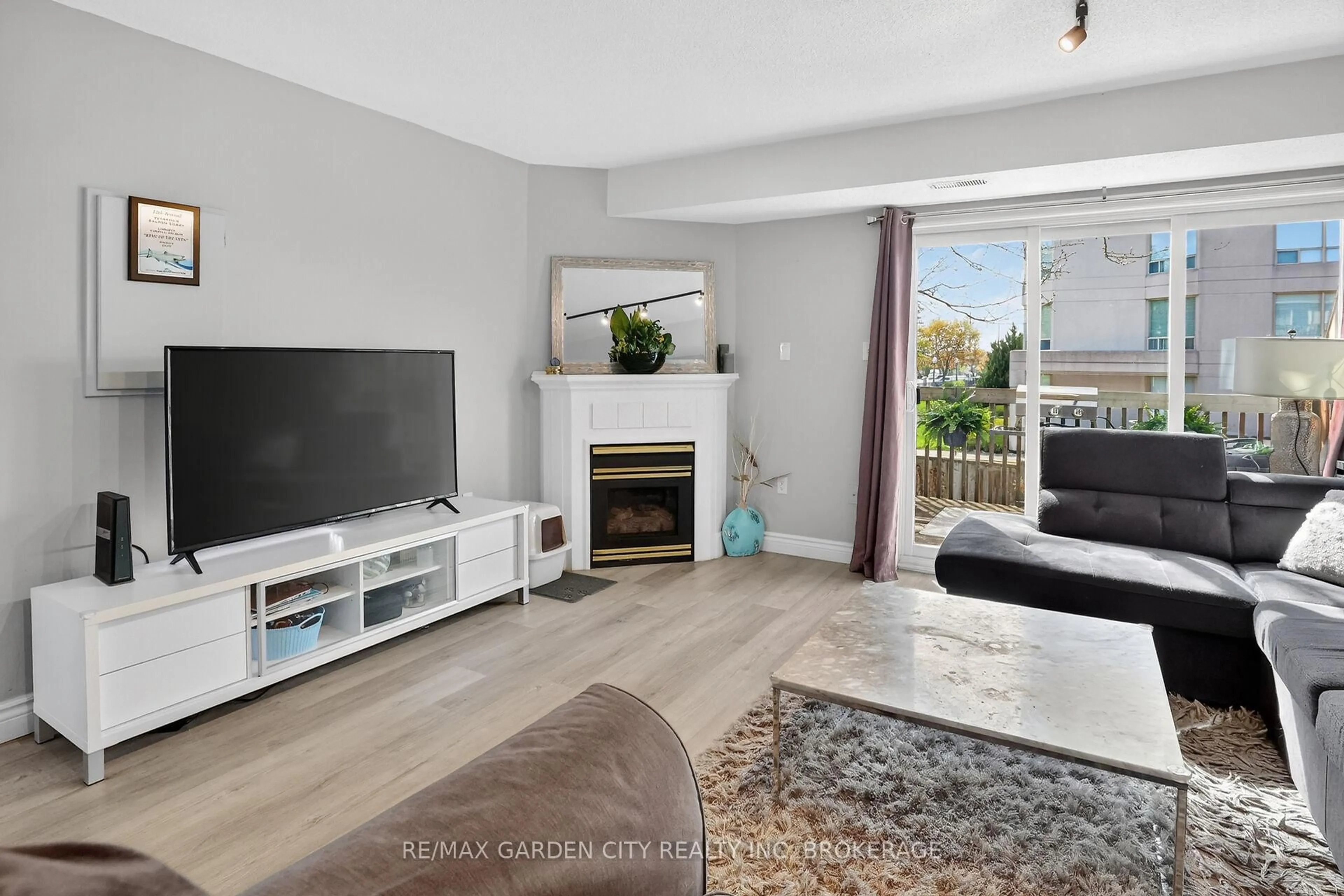 Living room with furniture, unknown for 511 Highway 8 Highway #201, Hamilton Ontario L8G 1G4
