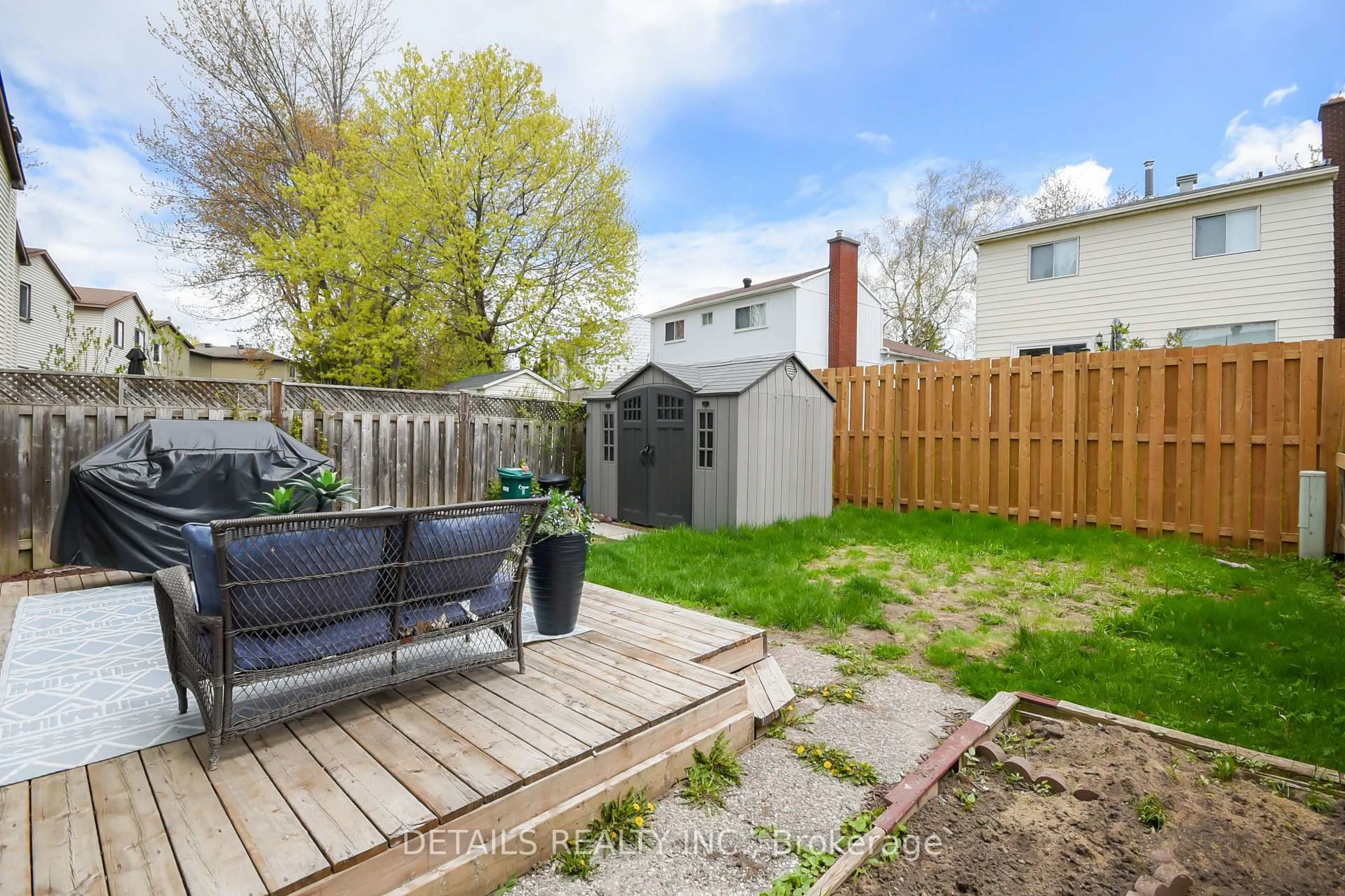 Patio, street for 229 Equestrian Dr, Ottawa Ontario K2M 1A5