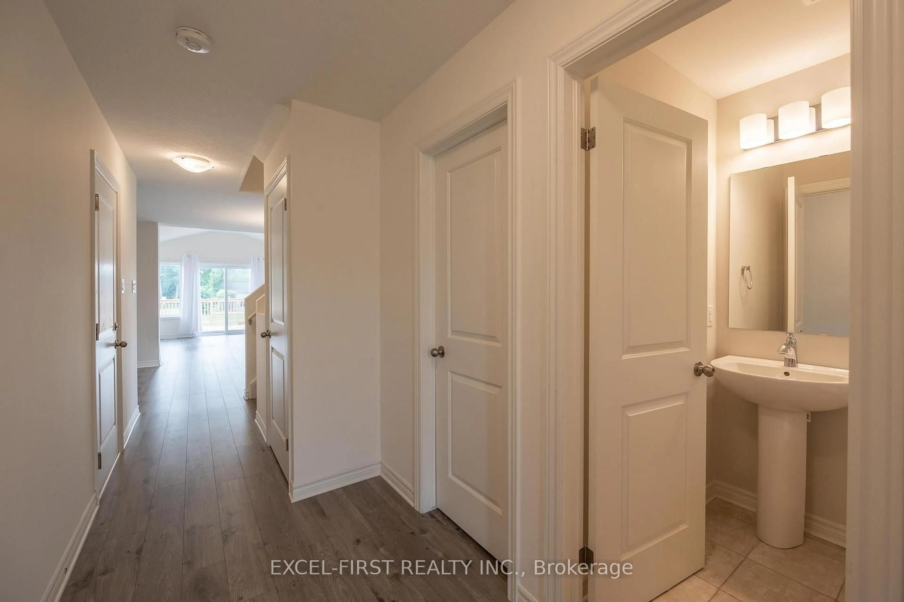 Indoor entryway for 1363 Michael Circ, London East Ontario N5V 0B8