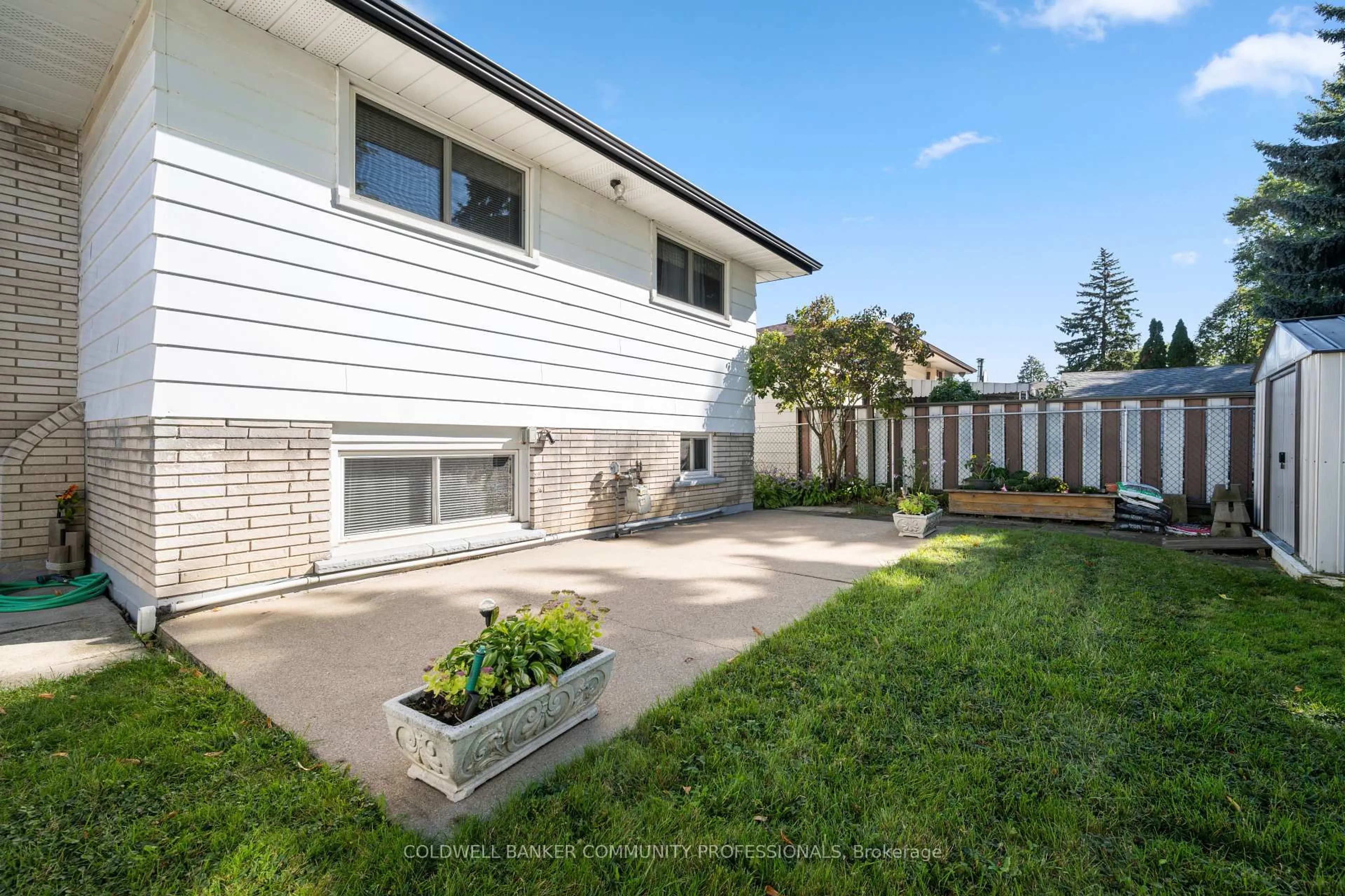 Unknown for 401 Mohawk Rd, Hamilton Ontario L9C 1W5