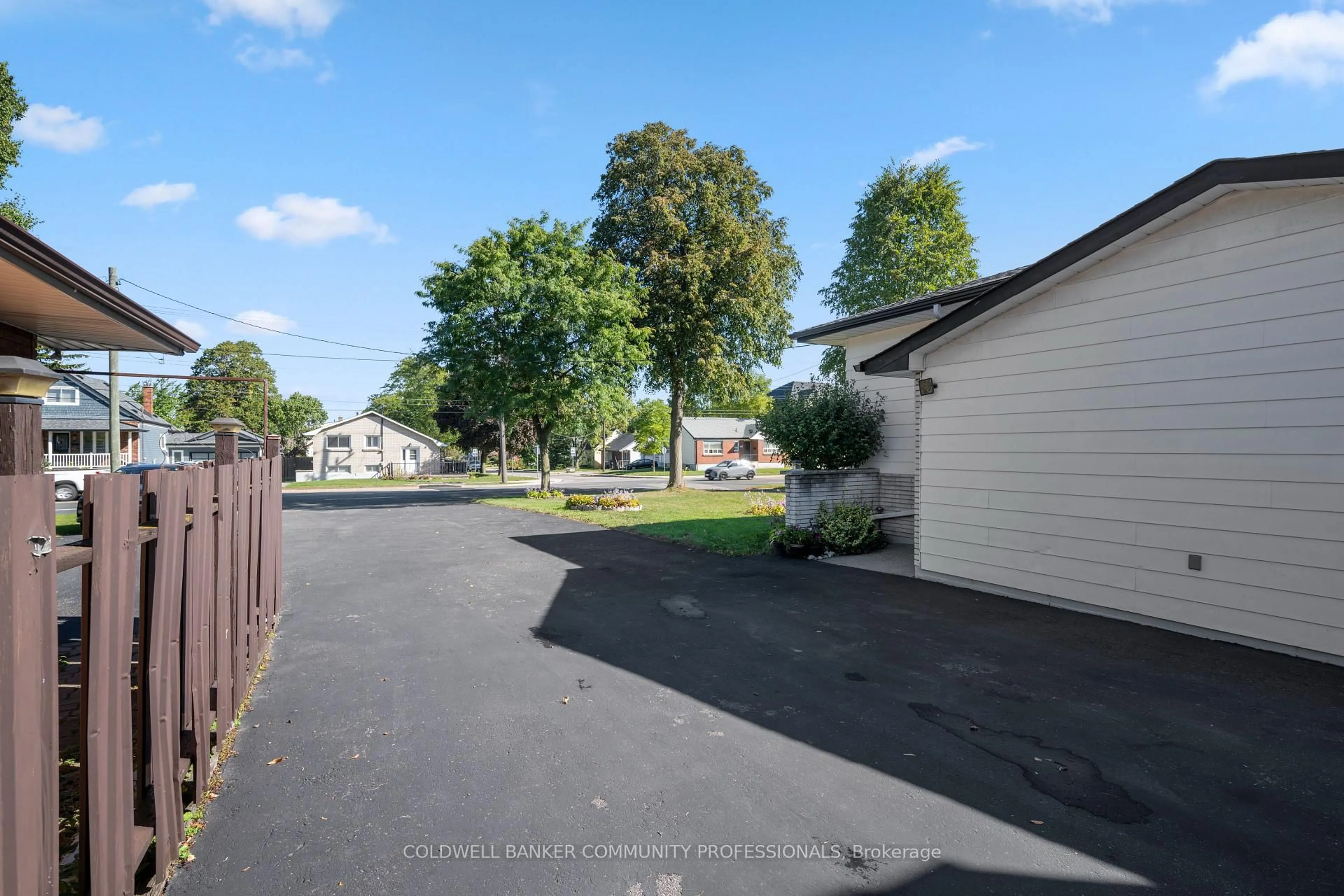 A pic from outside/outdoor area/front of a property/back of a property/a pic from drone, street for 401 Mohawk Rd, Hamilton Ontario L9C 1W5