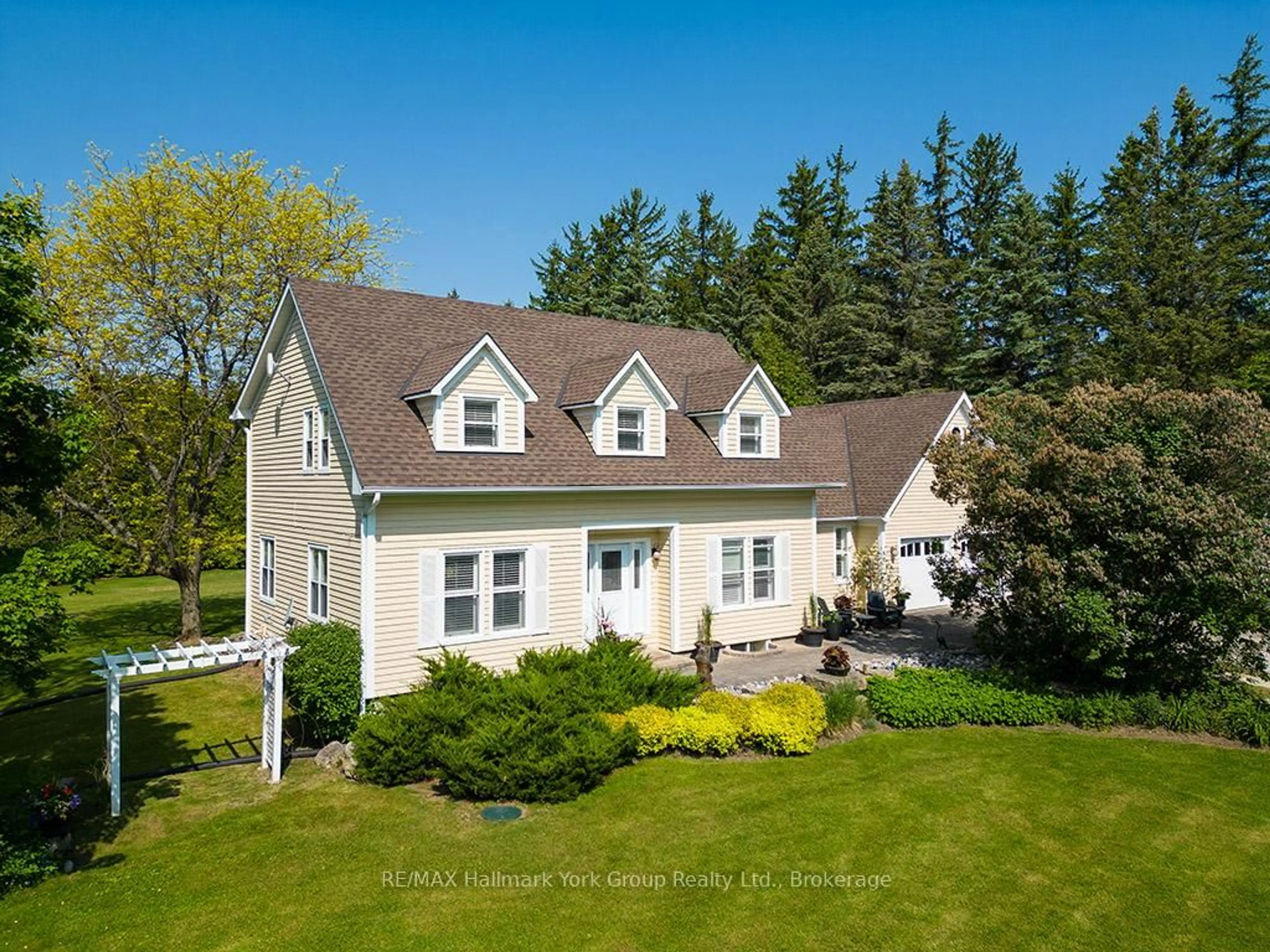 A pic from outside/outdoor area/front of a property/back of a property/a pic from drone, unknown for 788267 Grey 13 Rd, Blue Mountains Ontario N0H 1J0