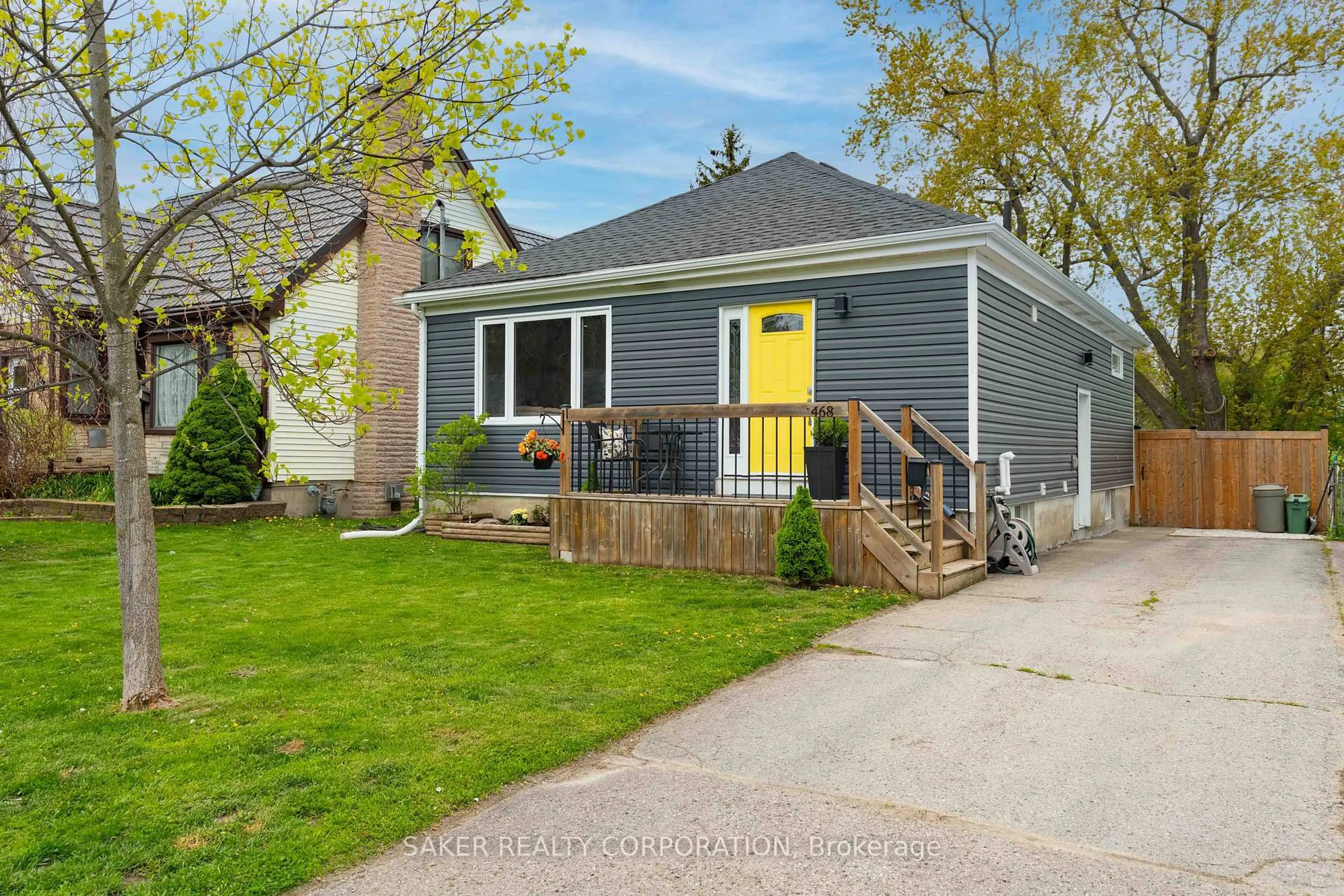 Home with vinyl exterior material, street for 468 Mornington Ave, London East Ontario N5Y 3E1