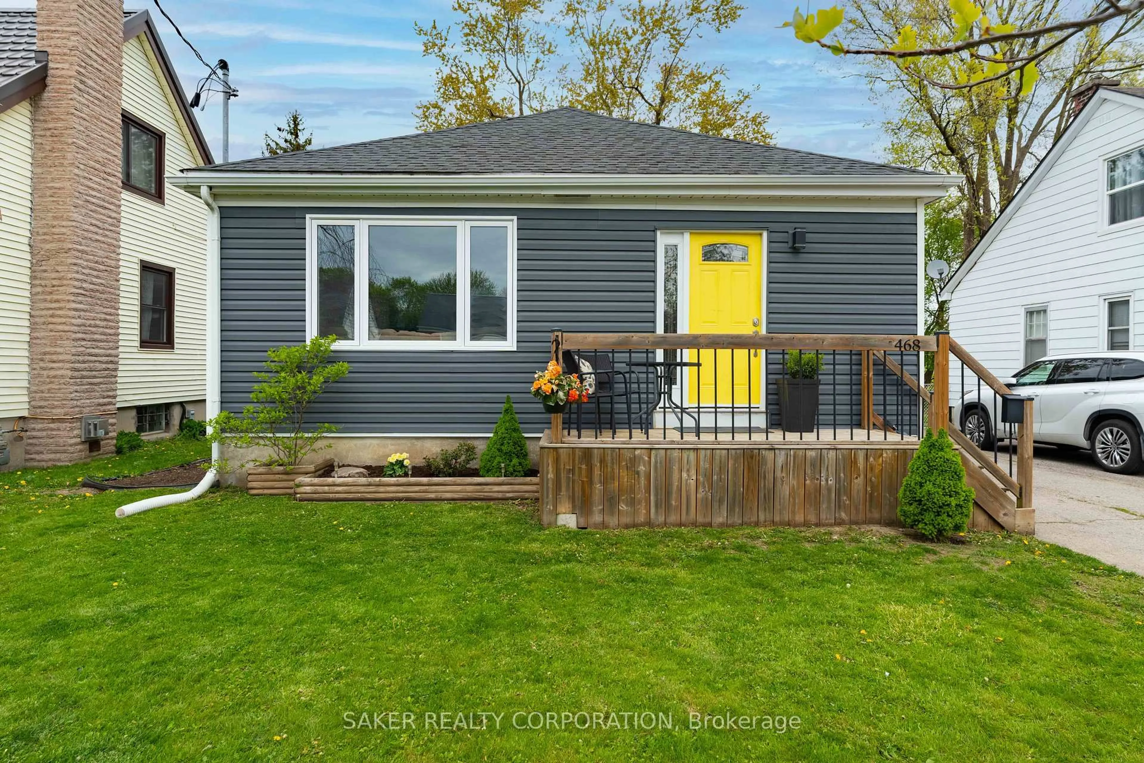 Home with vinyl exterior material, street for 468 Mornington Ave, London East Ontario N5Y 3E1
