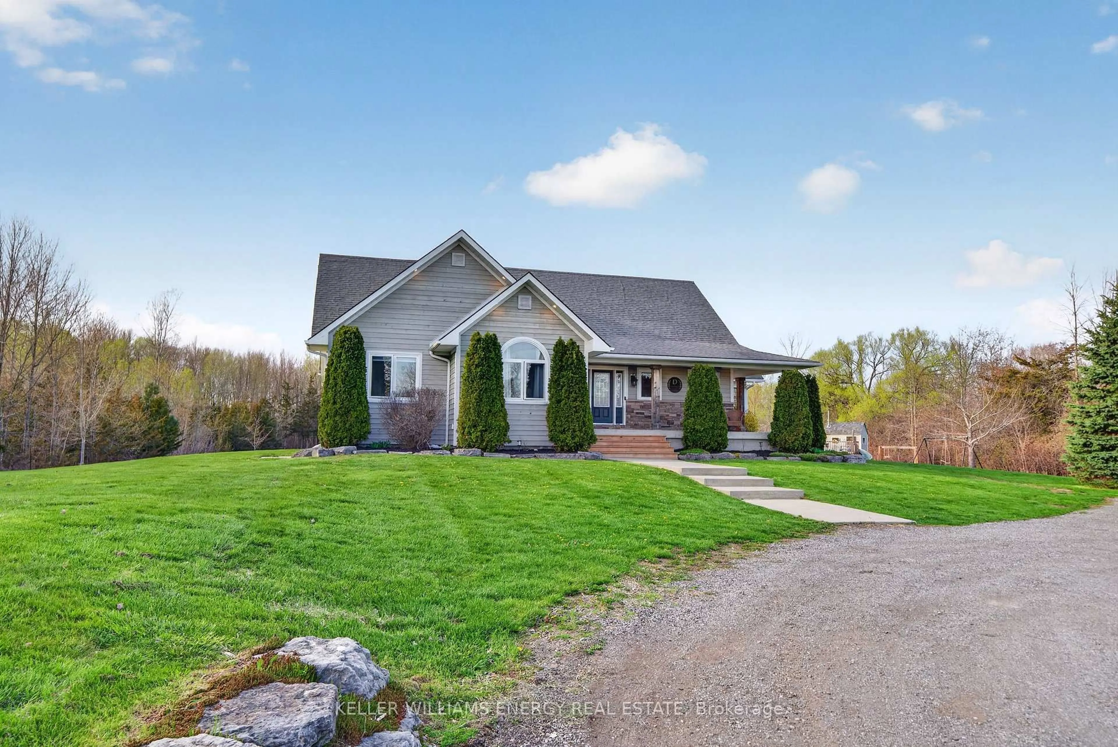 Home with vinyl exterior material, unknown for 1001 County Road 8, Prince Edward County Ontario K0K 2T0