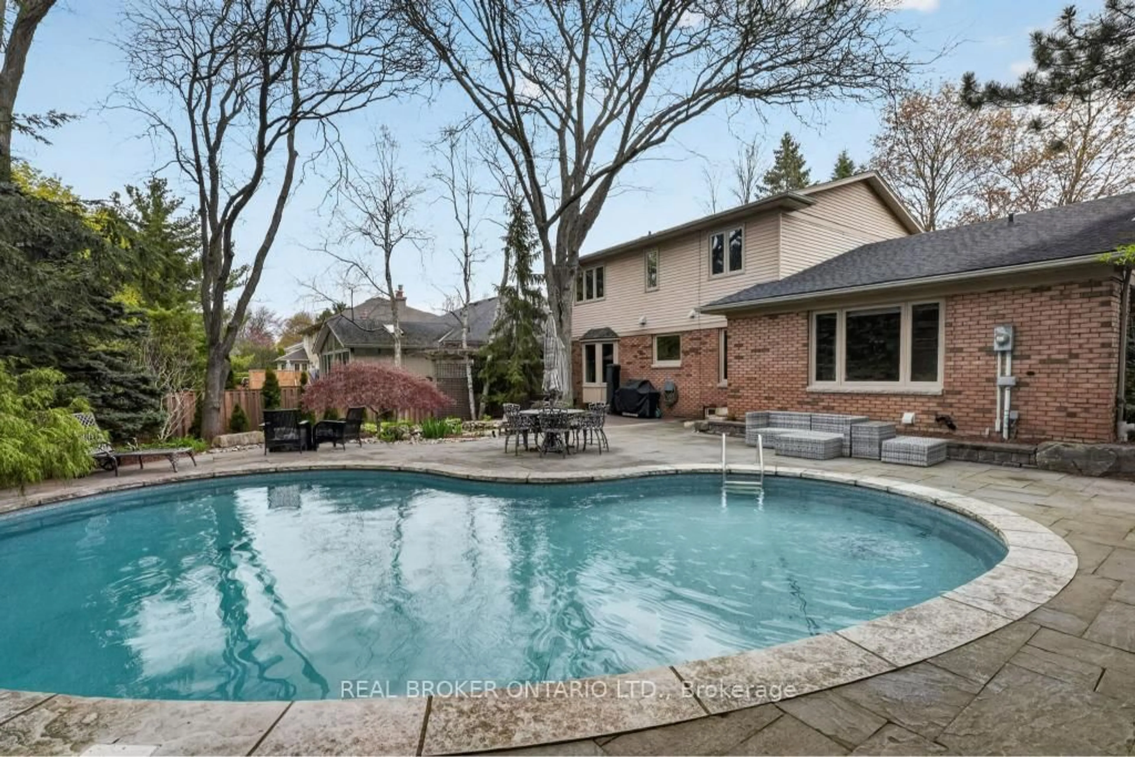 Pool for 258 Briar Hill Cres, Hamilton Ontario L9G 3M7
