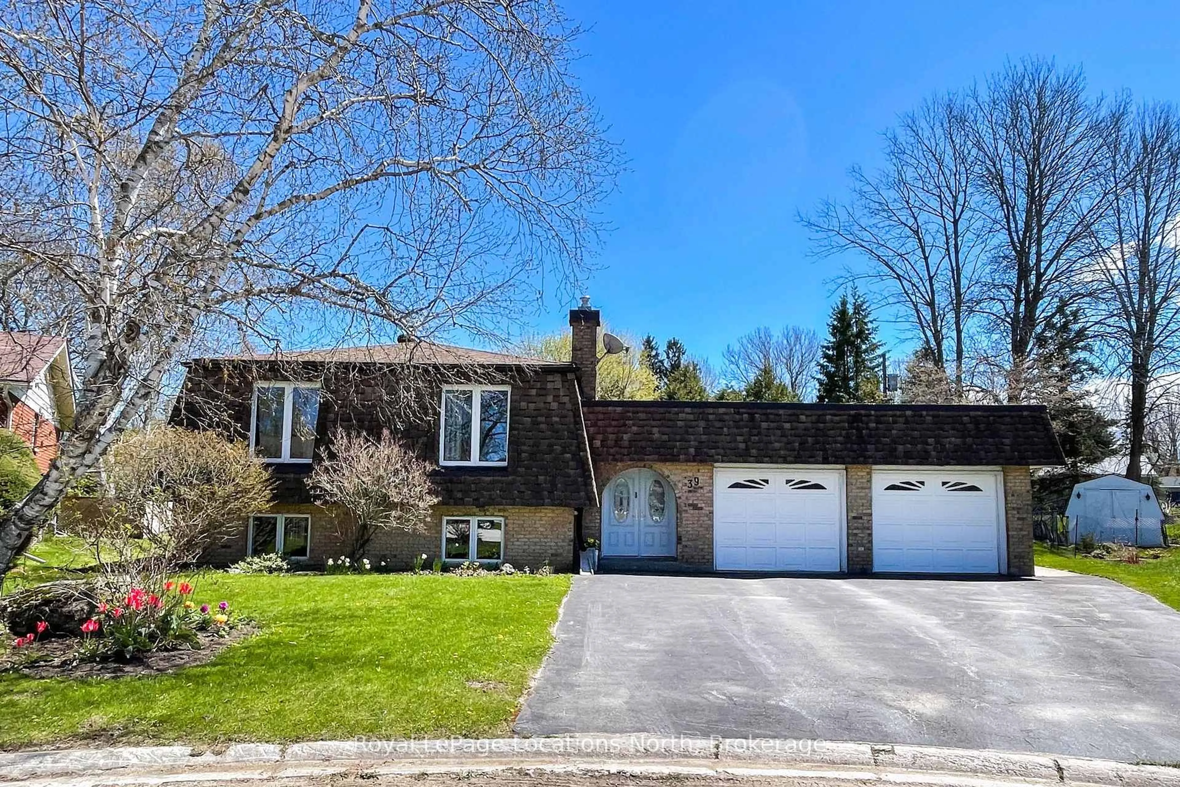 Home with brick exterior material, street for 39 Centennial Heights Crt, Meaford Ontario N4L 1C9