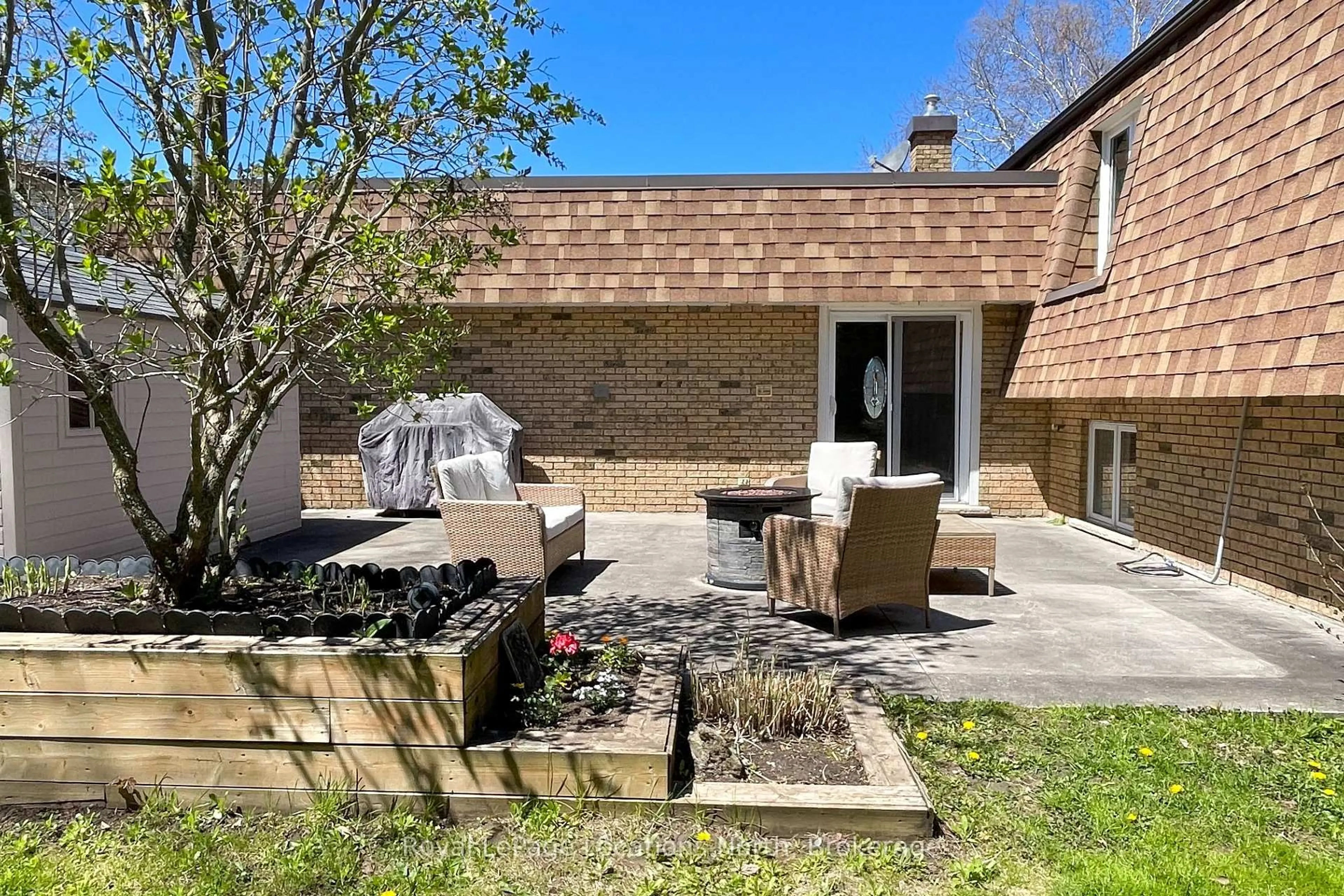 Patio, unknown for 39 Centennial Heights Crt, Meaford Ontario N4L 1C9