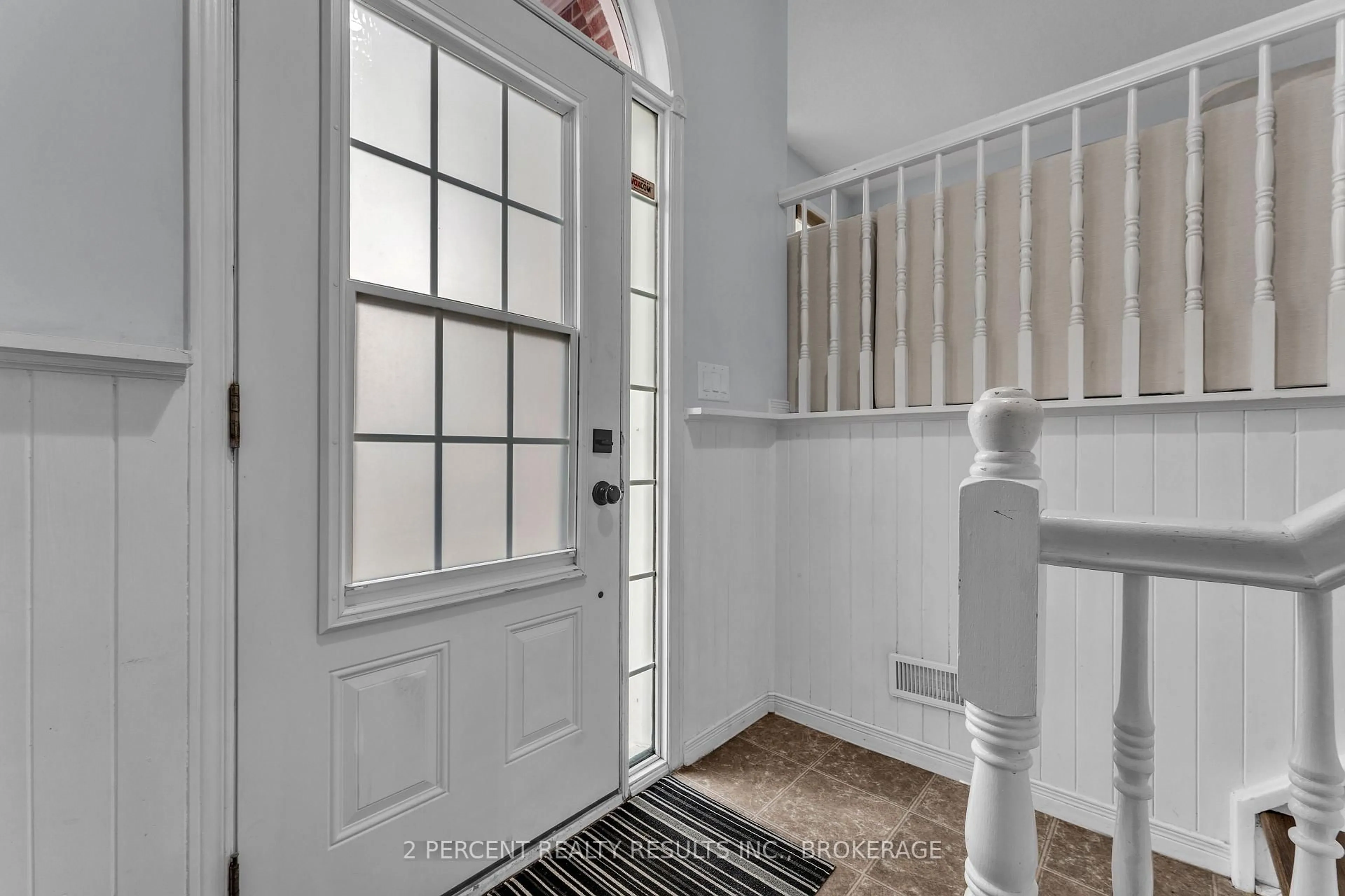 Indoor entryway for 1294 Brackenwood Cres, Kingston Ontario K7P 2W2