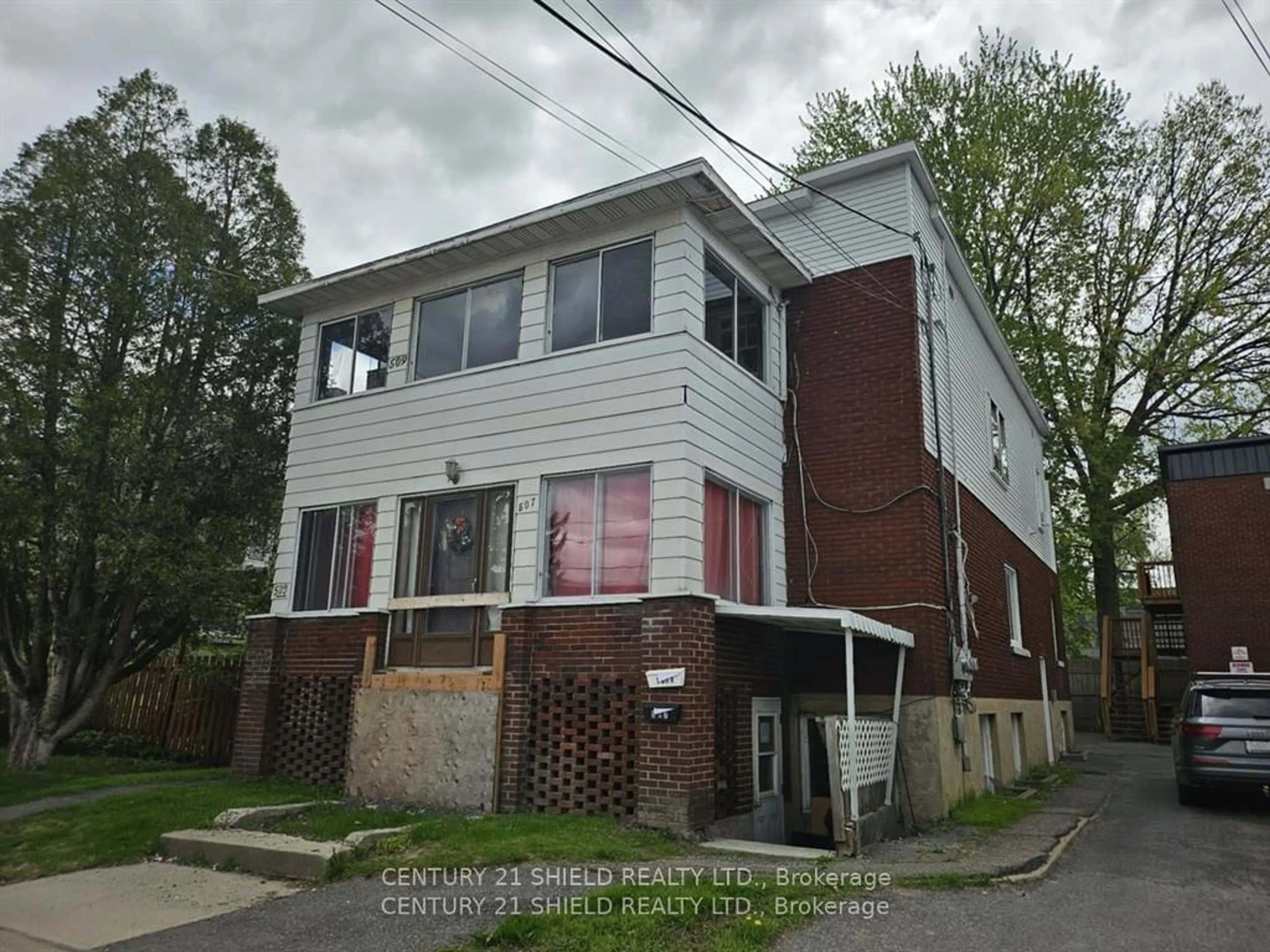 Home with brick exterior material, building for 507-509 2nd St, Cornwall Ontario K6H 1Z4