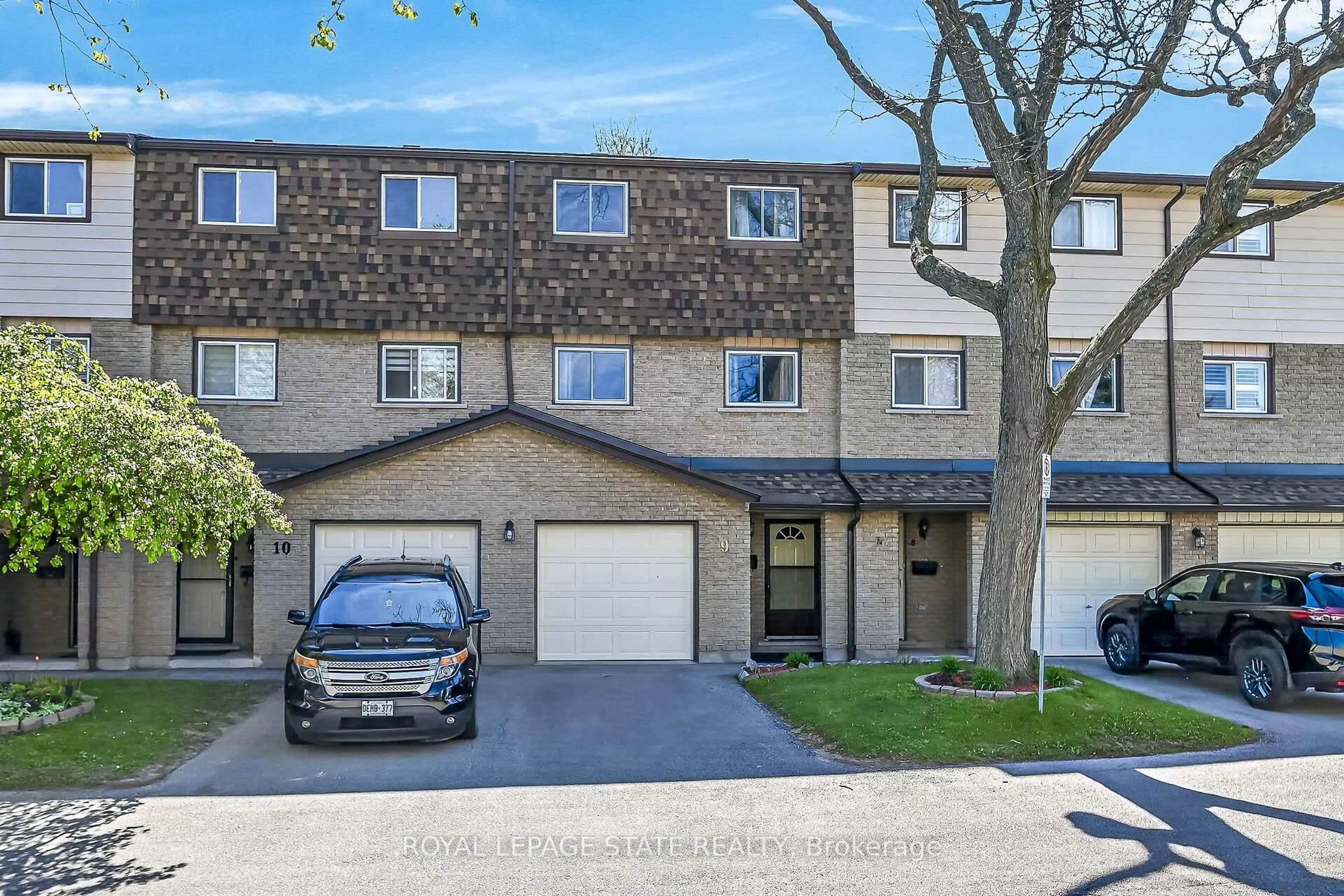 A pic from outside/outdoor area/front of a property/back of a property/a pic from drone, street for 1455 Garth St #9, Hamilton Ontario L9B 1T4