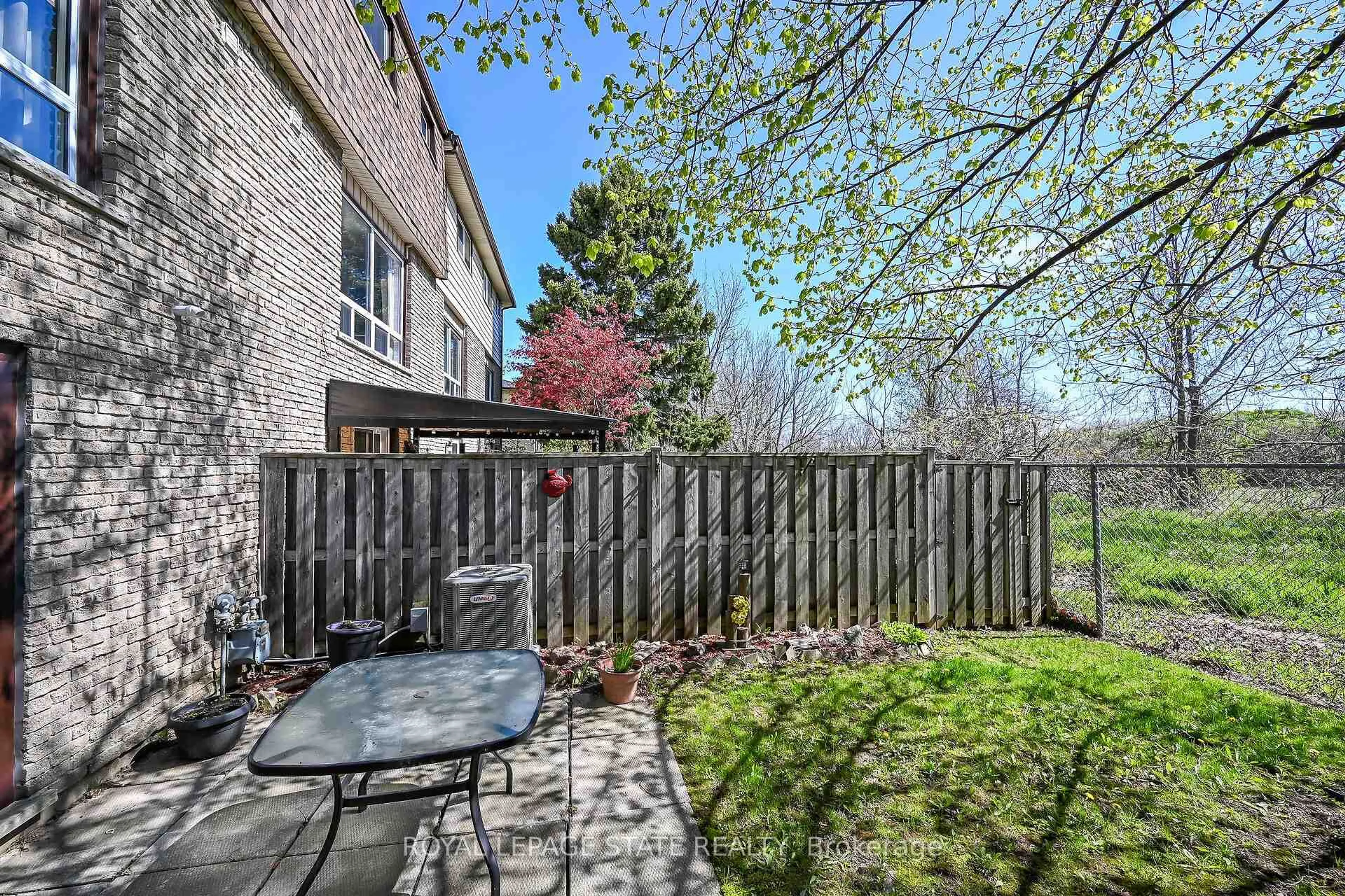 Patio, unknown for 1455 Garth St #9, Hamilton Ontario L9B 1T4