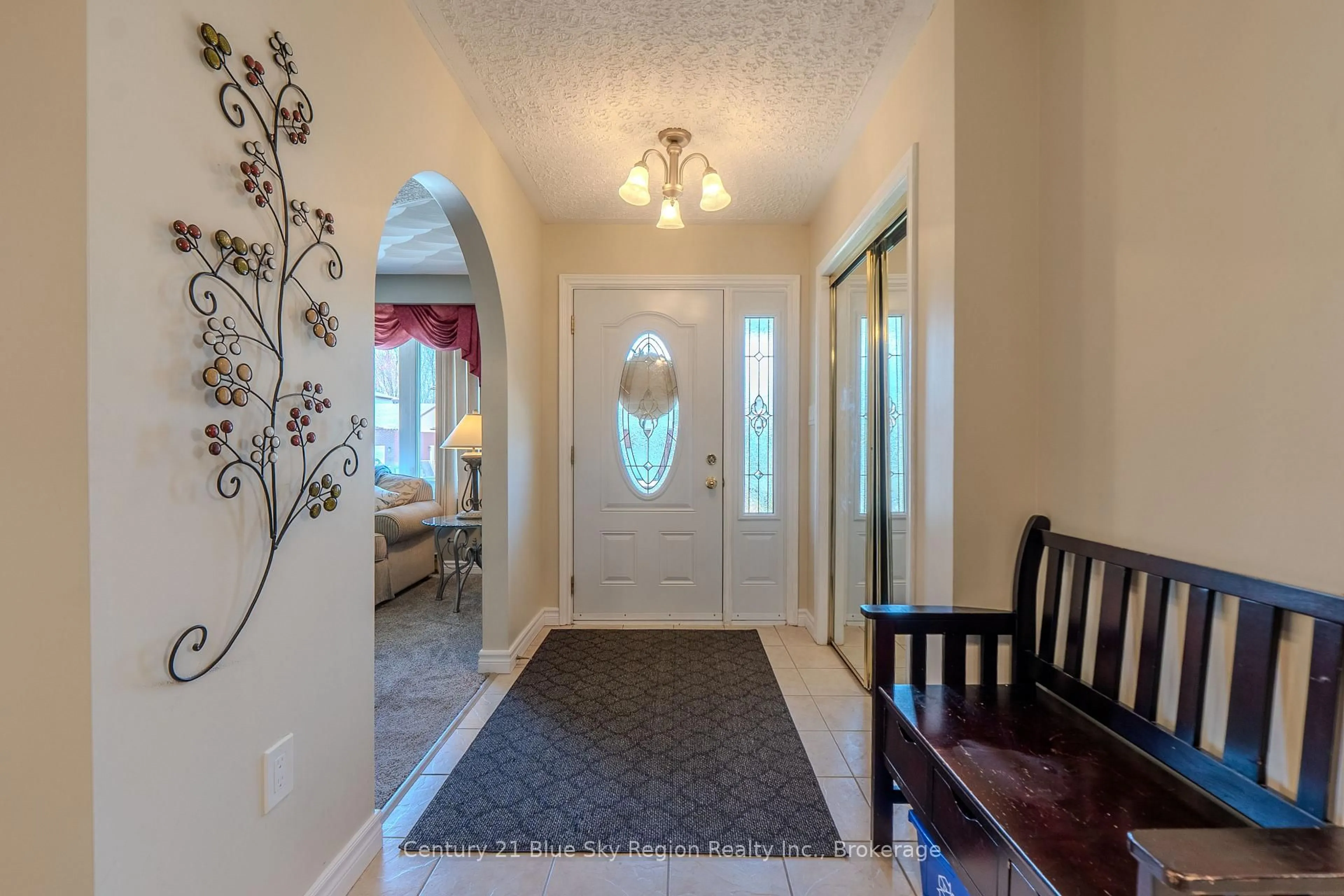 Indoor entryway for 18 Eglee Ave, North Bay Ontario P1B 8Z7