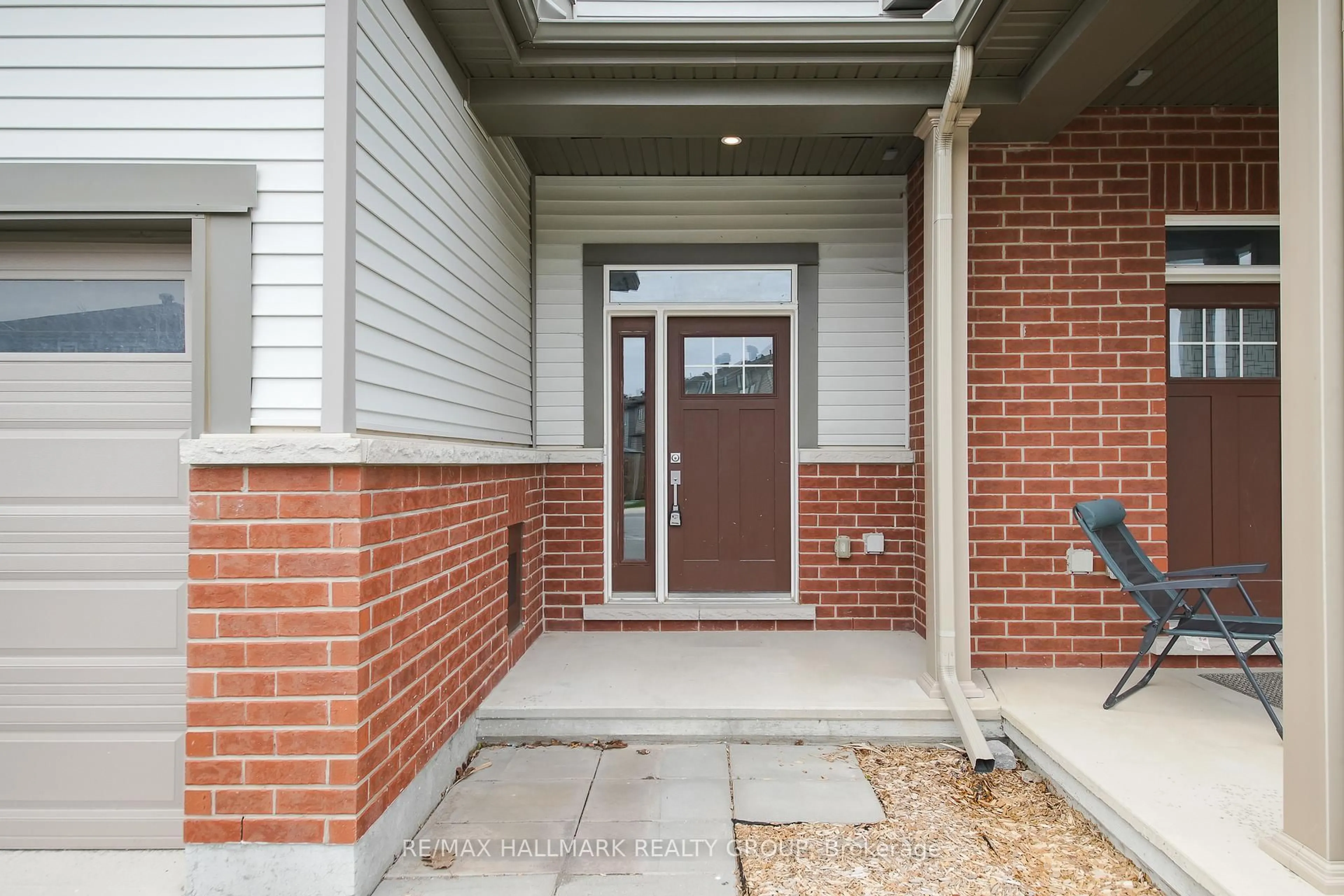 Indoor entryway for 532 Prominence Way, Ottawa Ontario K4A 5L2