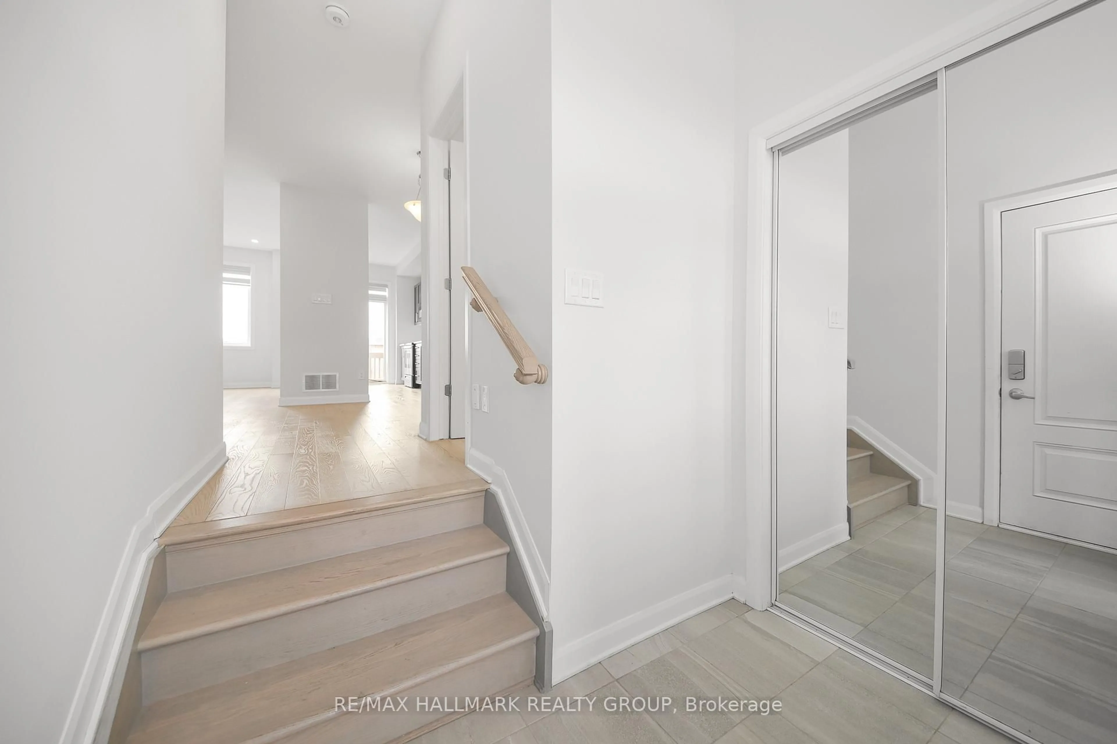 Unknown for 532 Prominence Way, Ottawa Ontario K4A 5L2