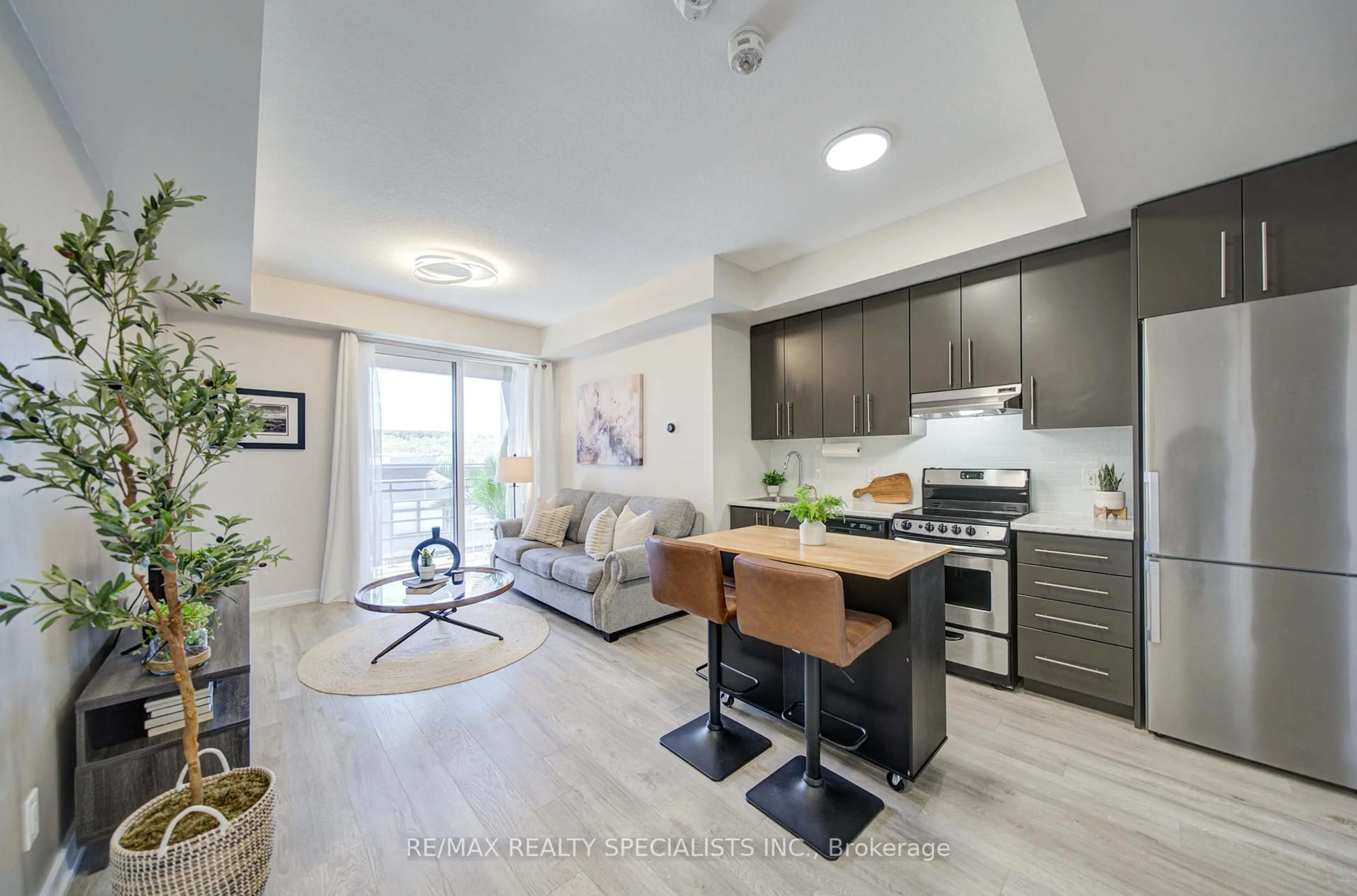 Open concept kitchen, unknown for 40 Esplanade Lane #407, Grimsby Ontario L3M 0G9