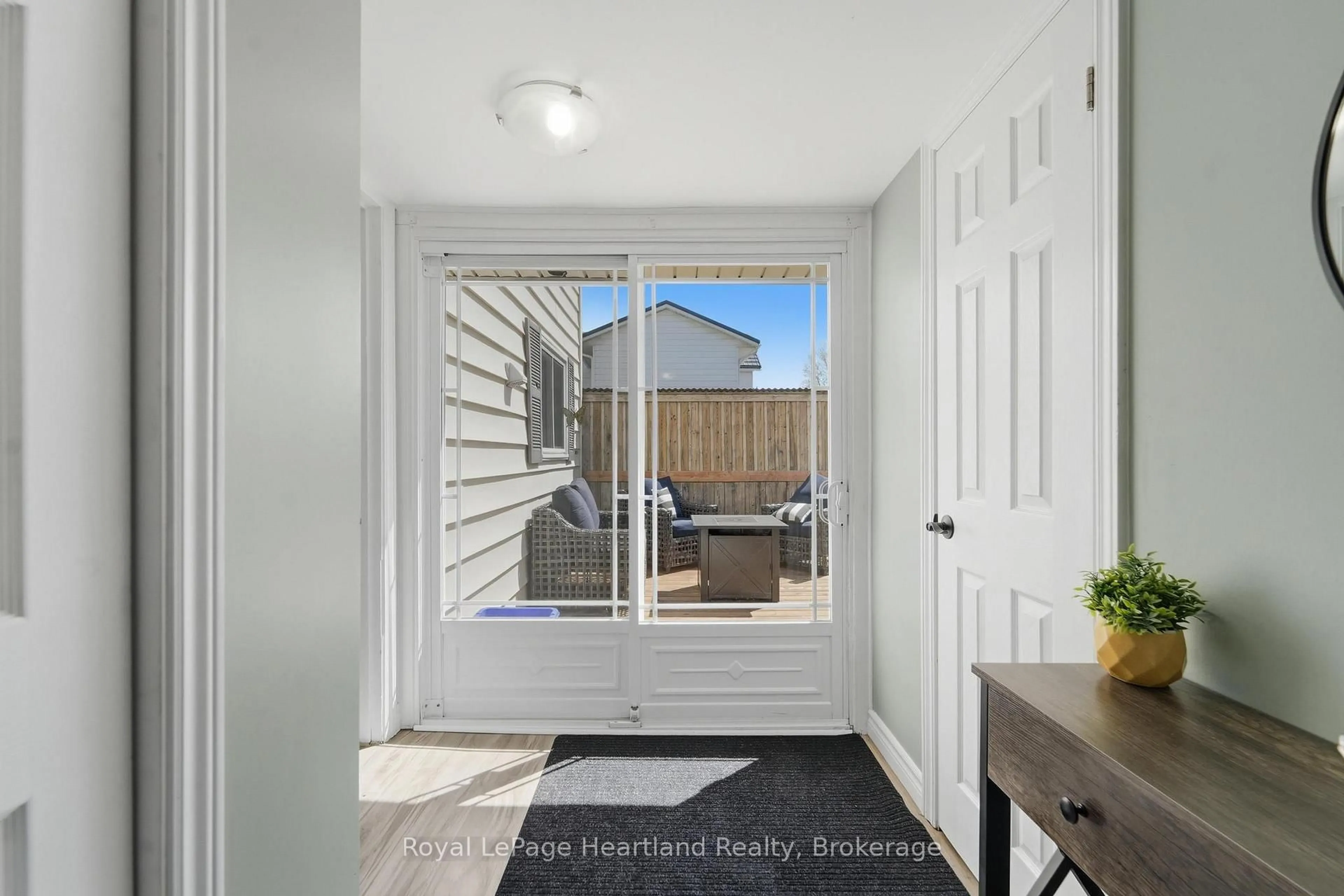 Indoor entryway for 128 Eldon St, Goderich Ontario N7A 3R7