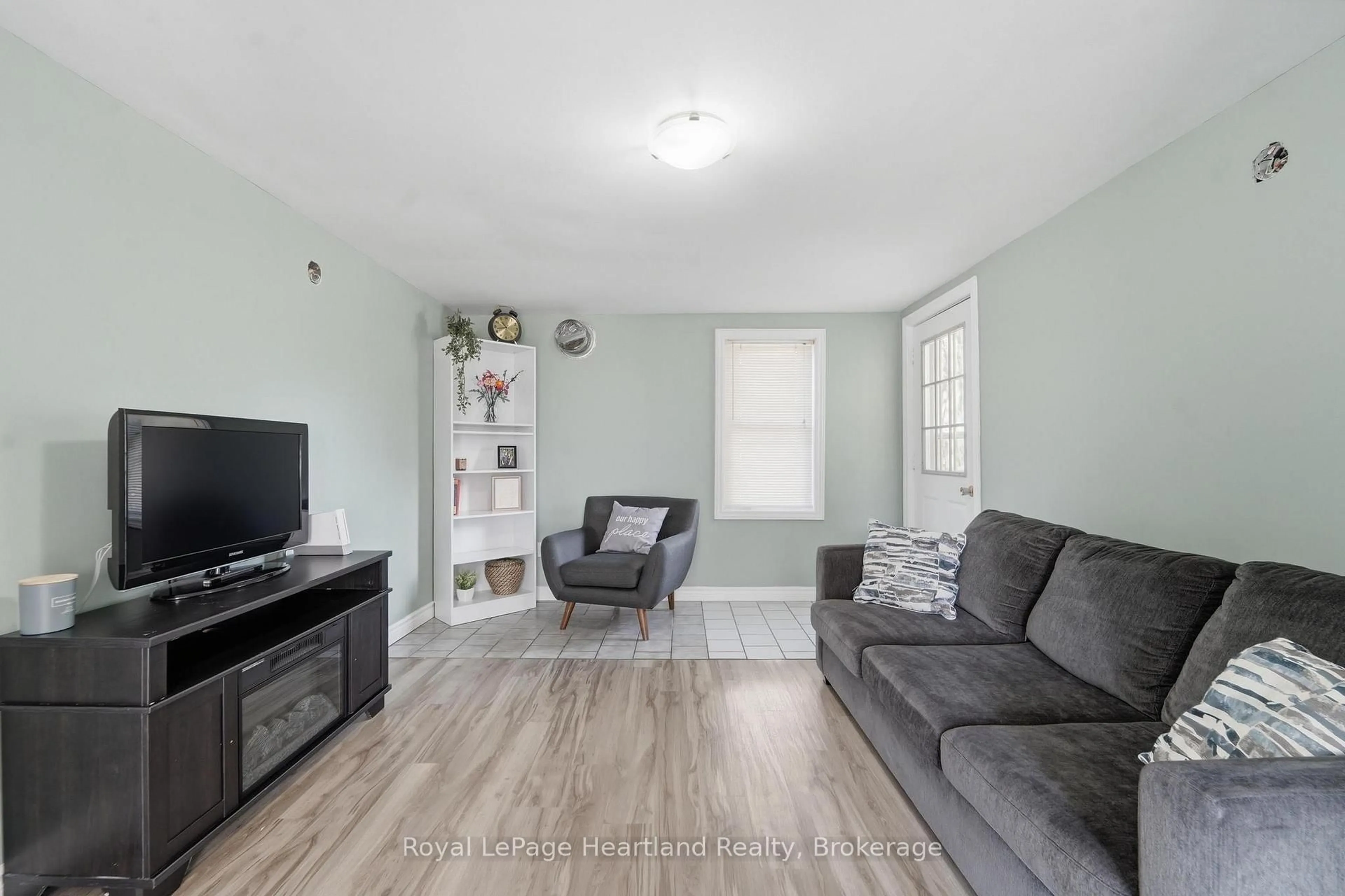 Living room with furniture, unknown for 128 Eldon St, Goderich Ontario N7A 3R7