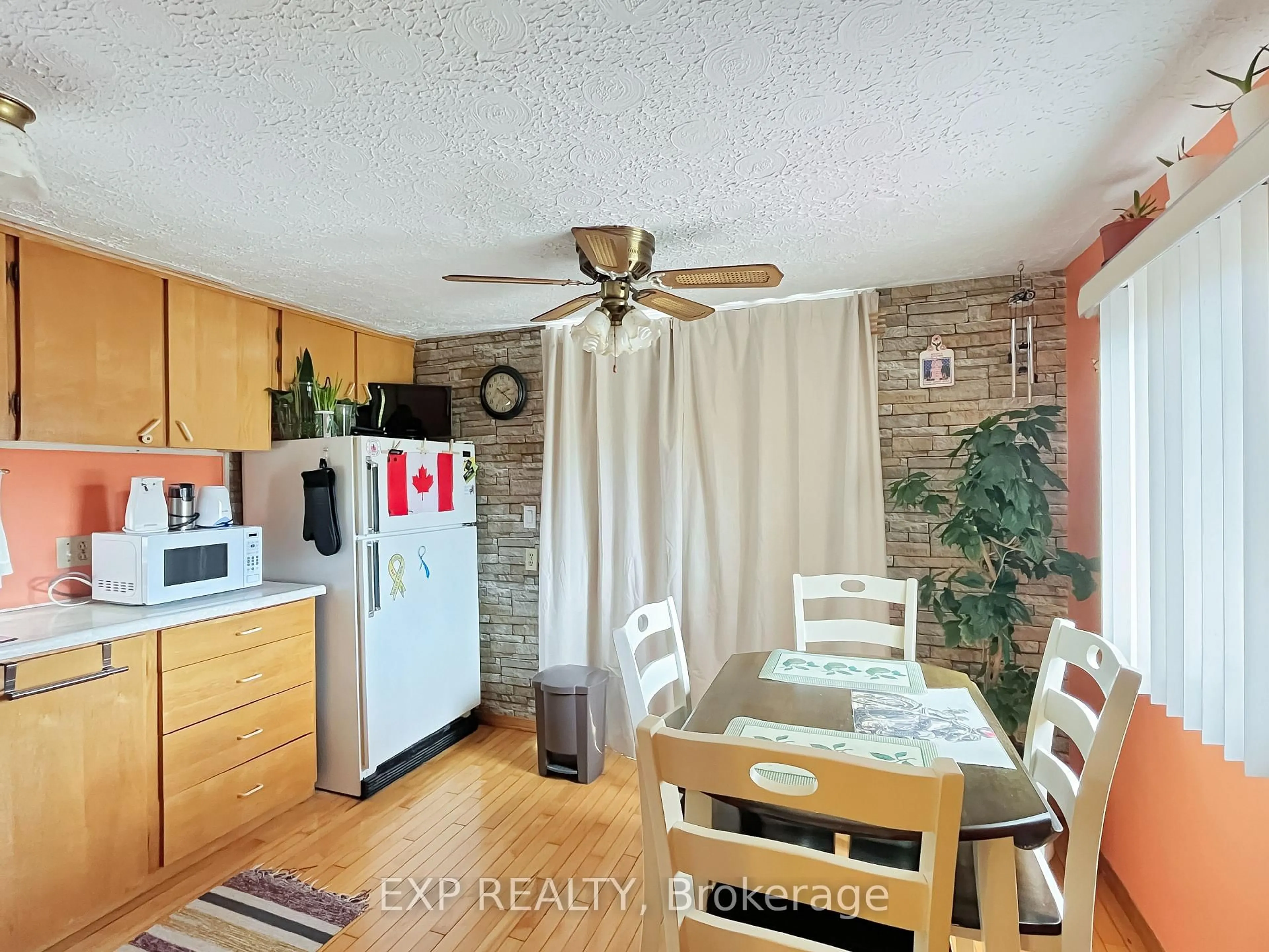 Standard kitchen, unknown for 2155 Tollgate Rd #14, Cornwall Ontario K6J 5W4