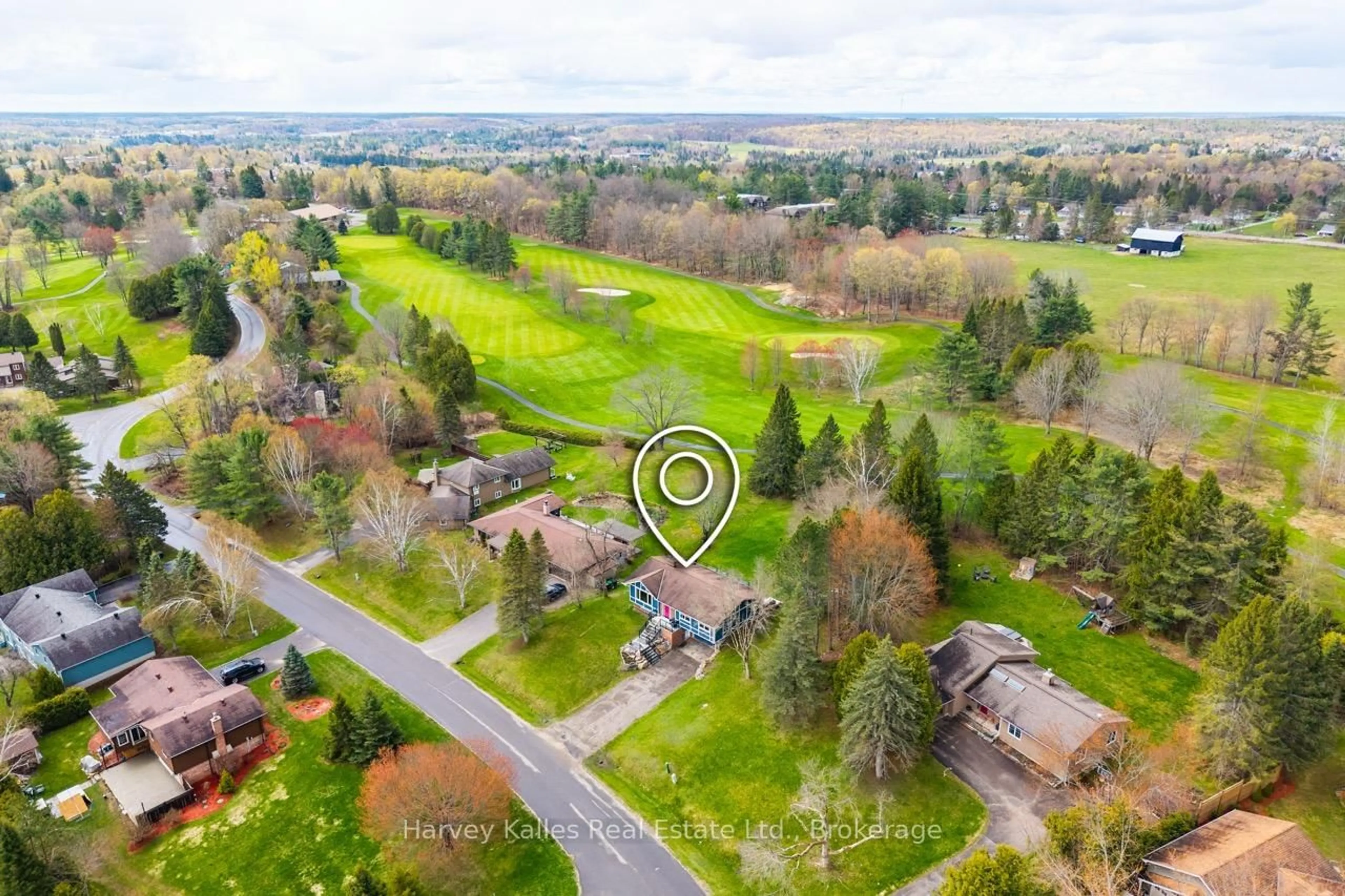 A pic from outside/outdoor area/front of a property/back of a property/a pic from drone, unknown for 14 Curling Rd, Bracebridge Ontario P1L 1M6