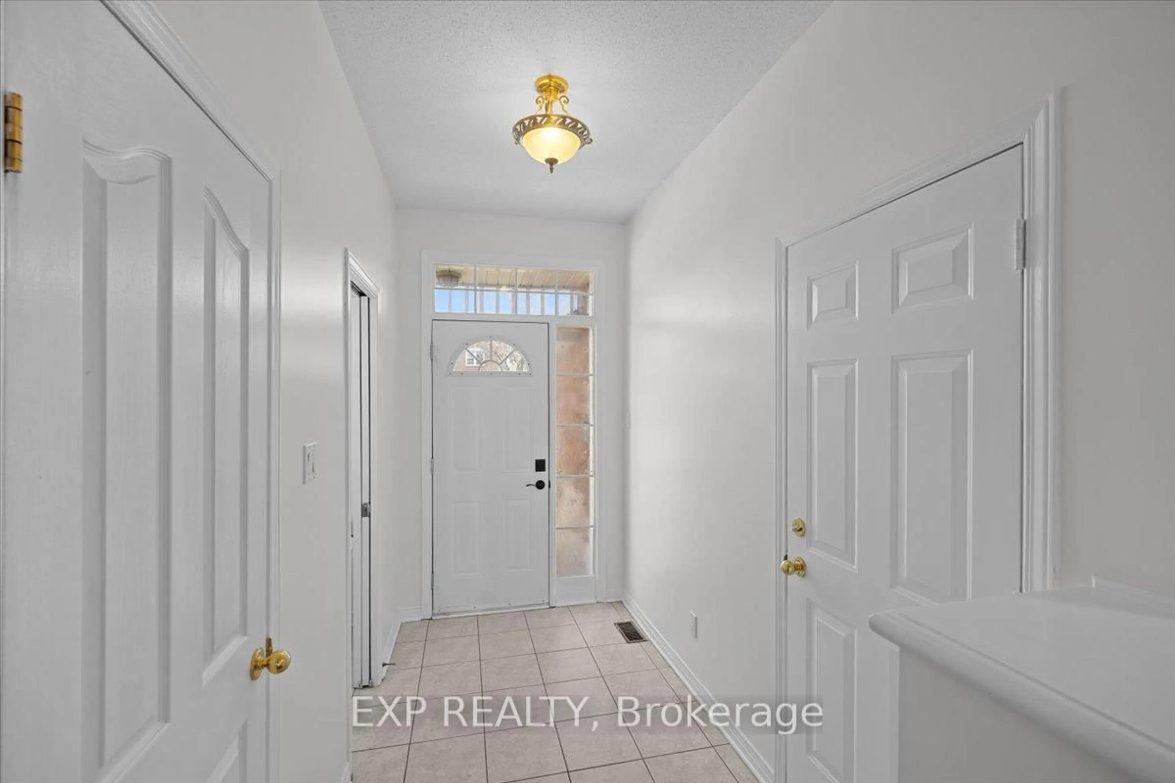 Indoor entryway for 943 Markwick Cres, Ottawa Ontario K4A 4J1
