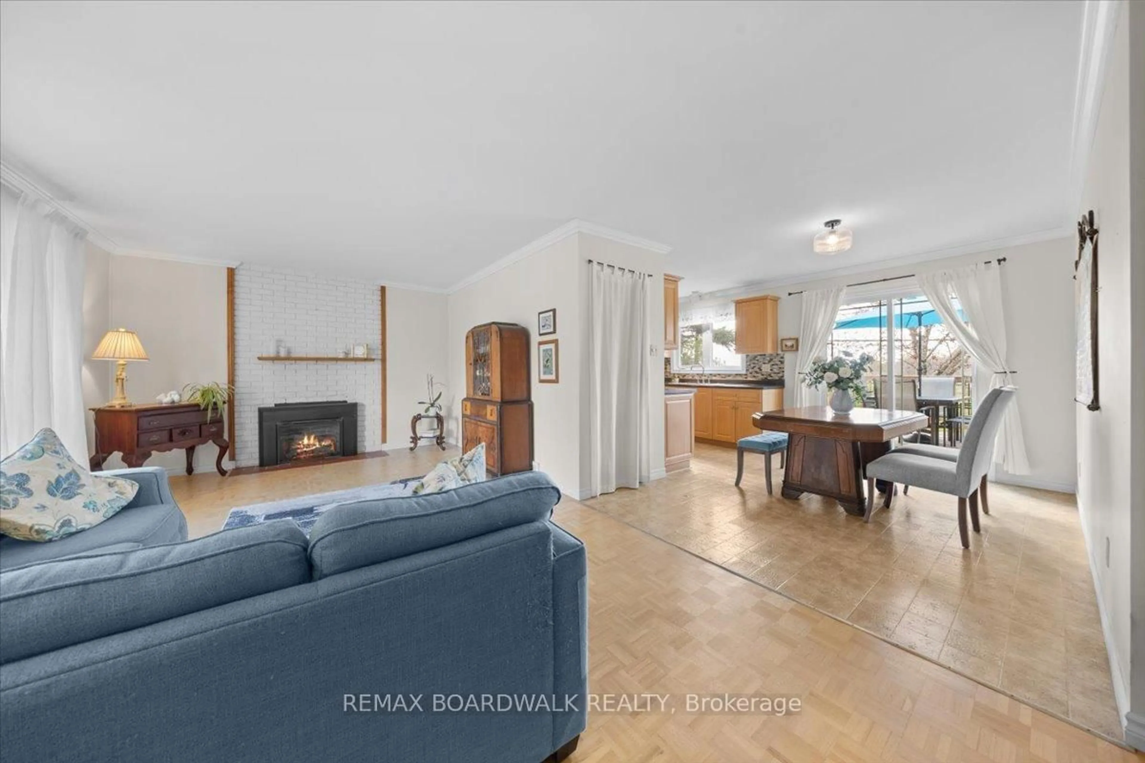 Living room with furniture, unknown for 28 Glenmanor Dr, Nepean Ontario K2G 3G1