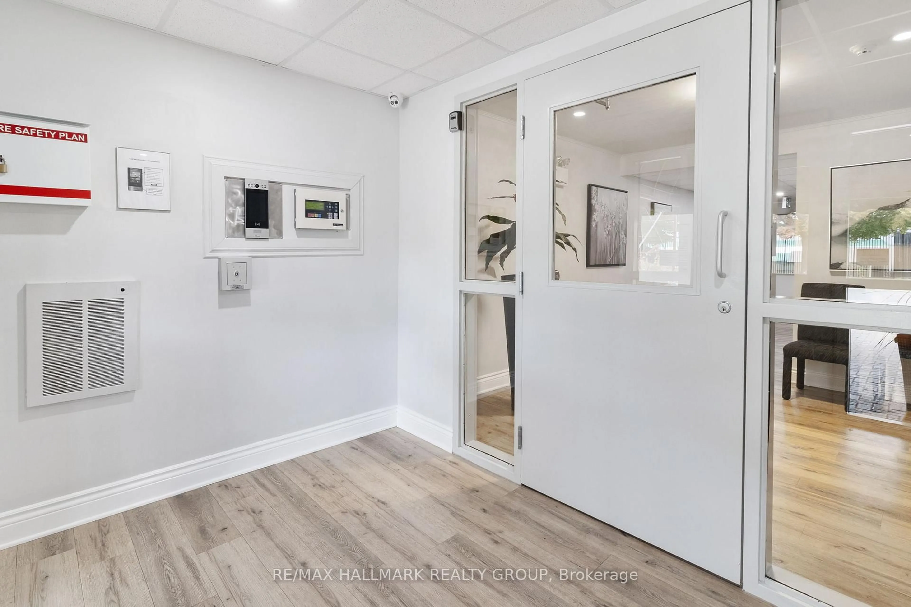 Indoor entryway for 1100 Millwood Ave #304, Brockville Ontario K6V 6Z3