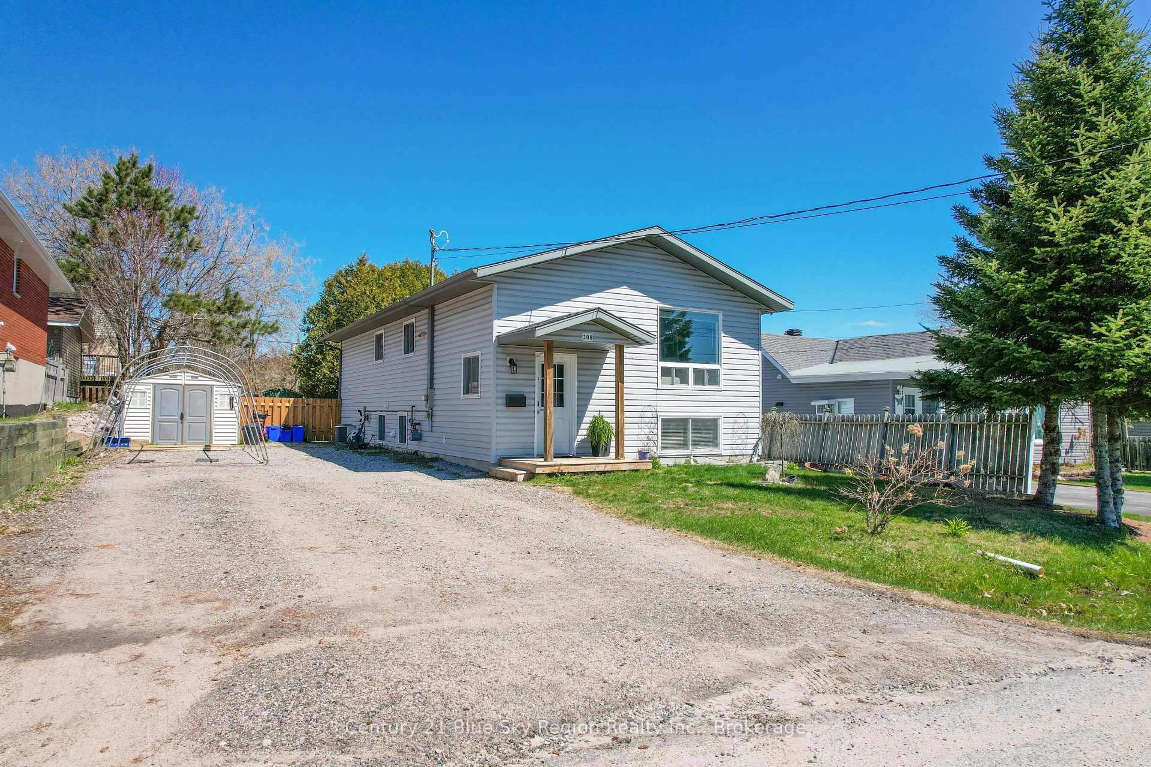 Unknown for 208 Gould Ave, North Bay Ontario P1B 7C7