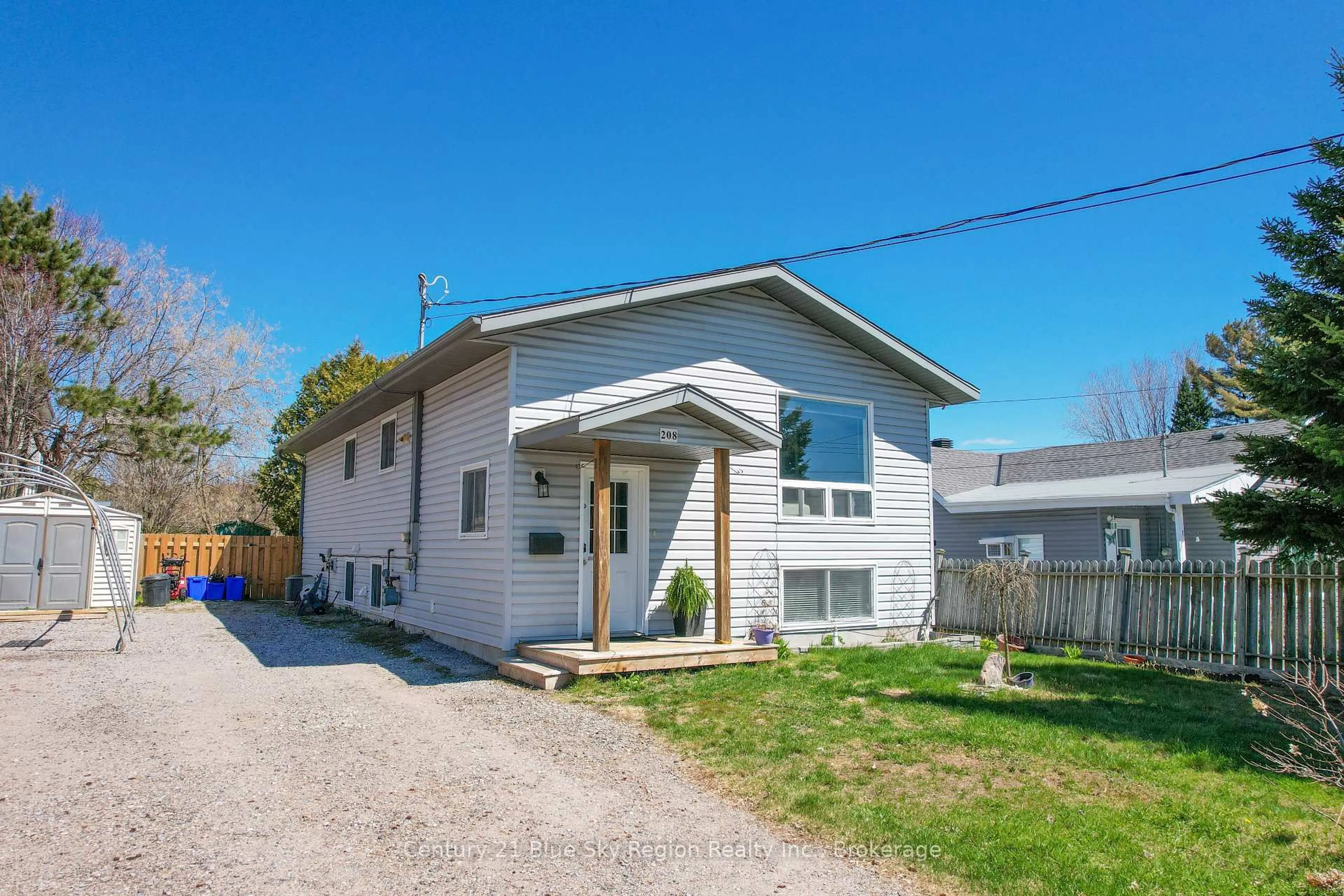 Unknown for 208 Gould Ave, North Bay Ontario P1B 7C7