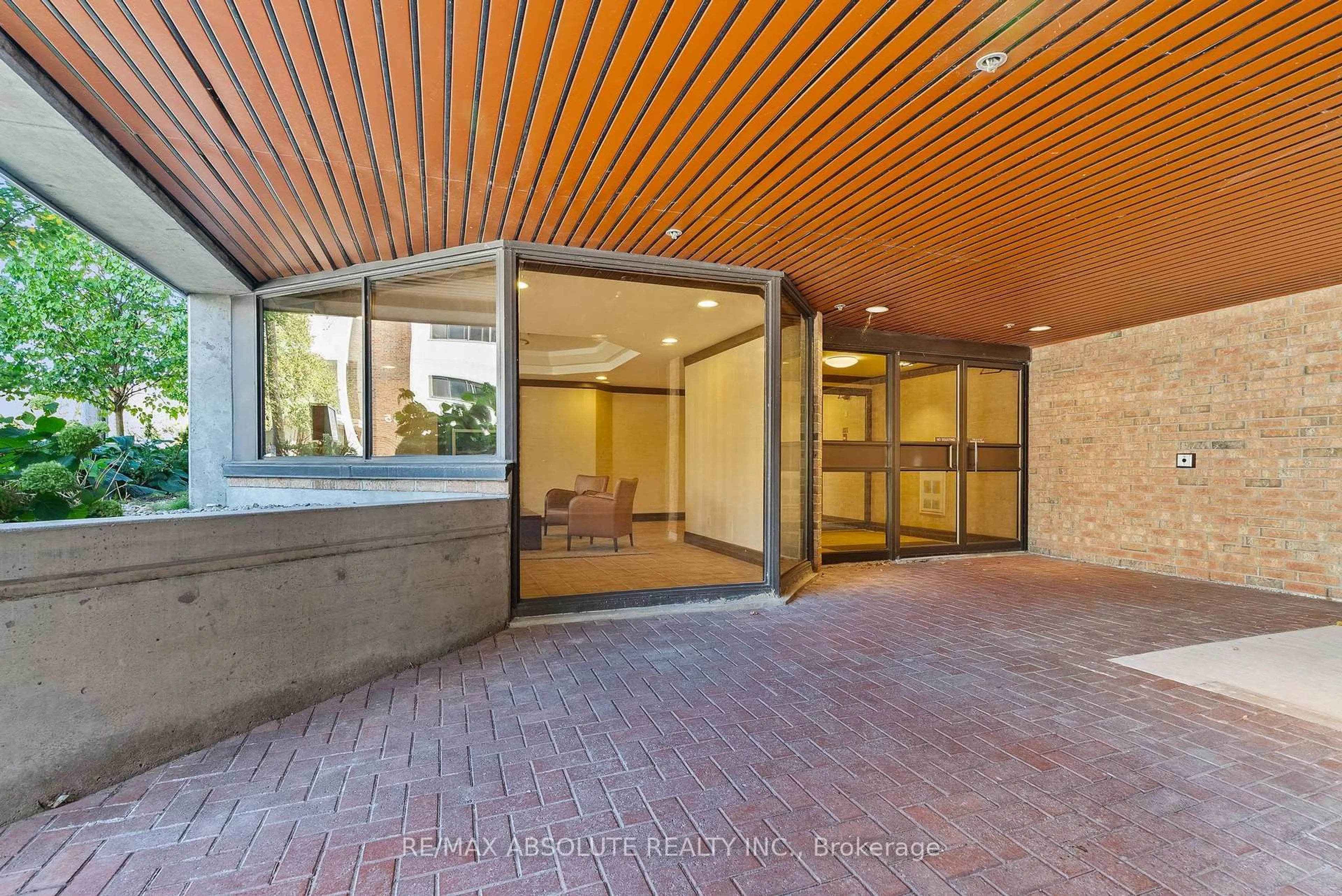 Indoor foyer for 50 Burnside Ave #406, Ottawa Ontario K1Y 2M2