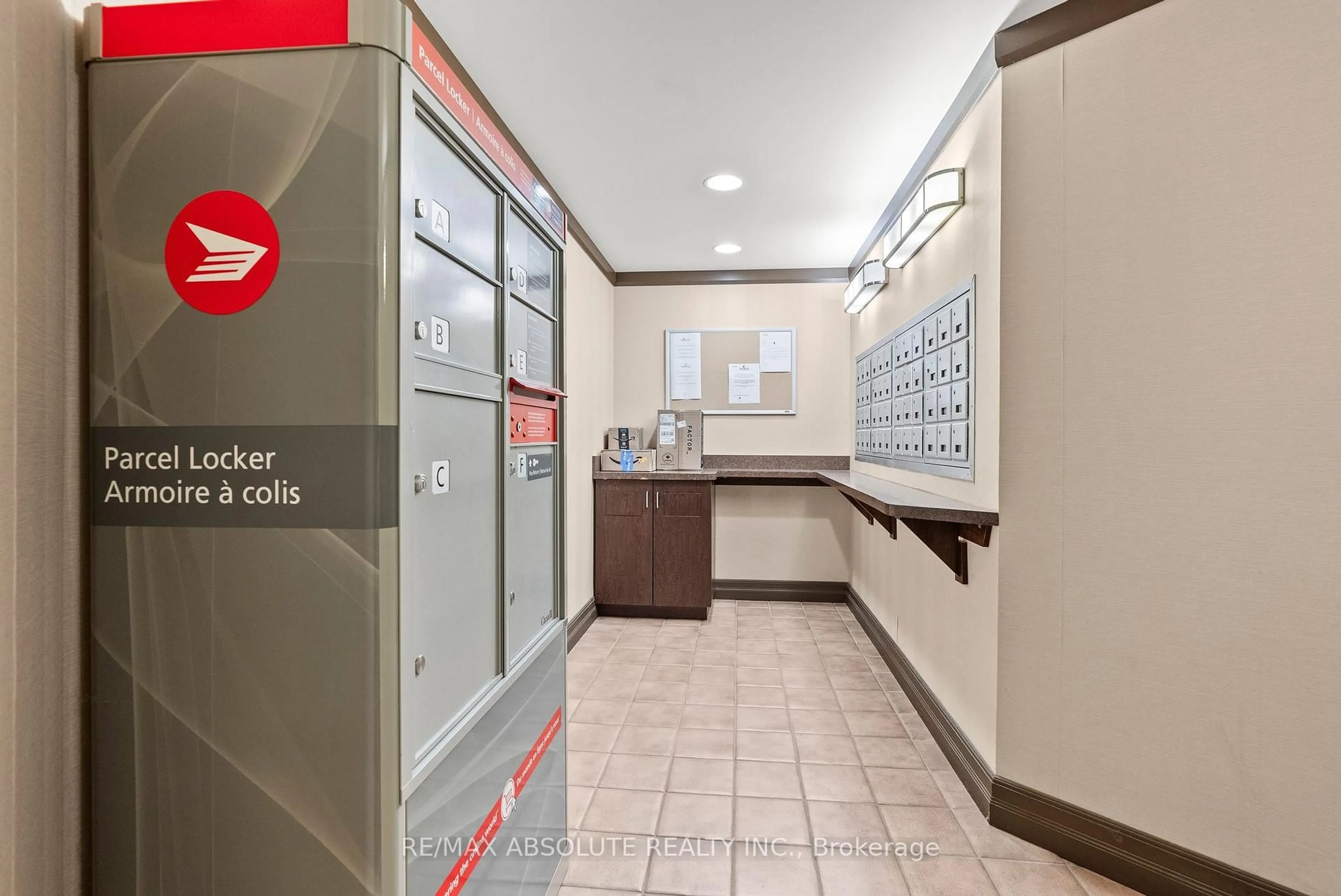 Indoor foyer for 50 Burnside Ave #406, Ottawa Ontario K1Y 2M2