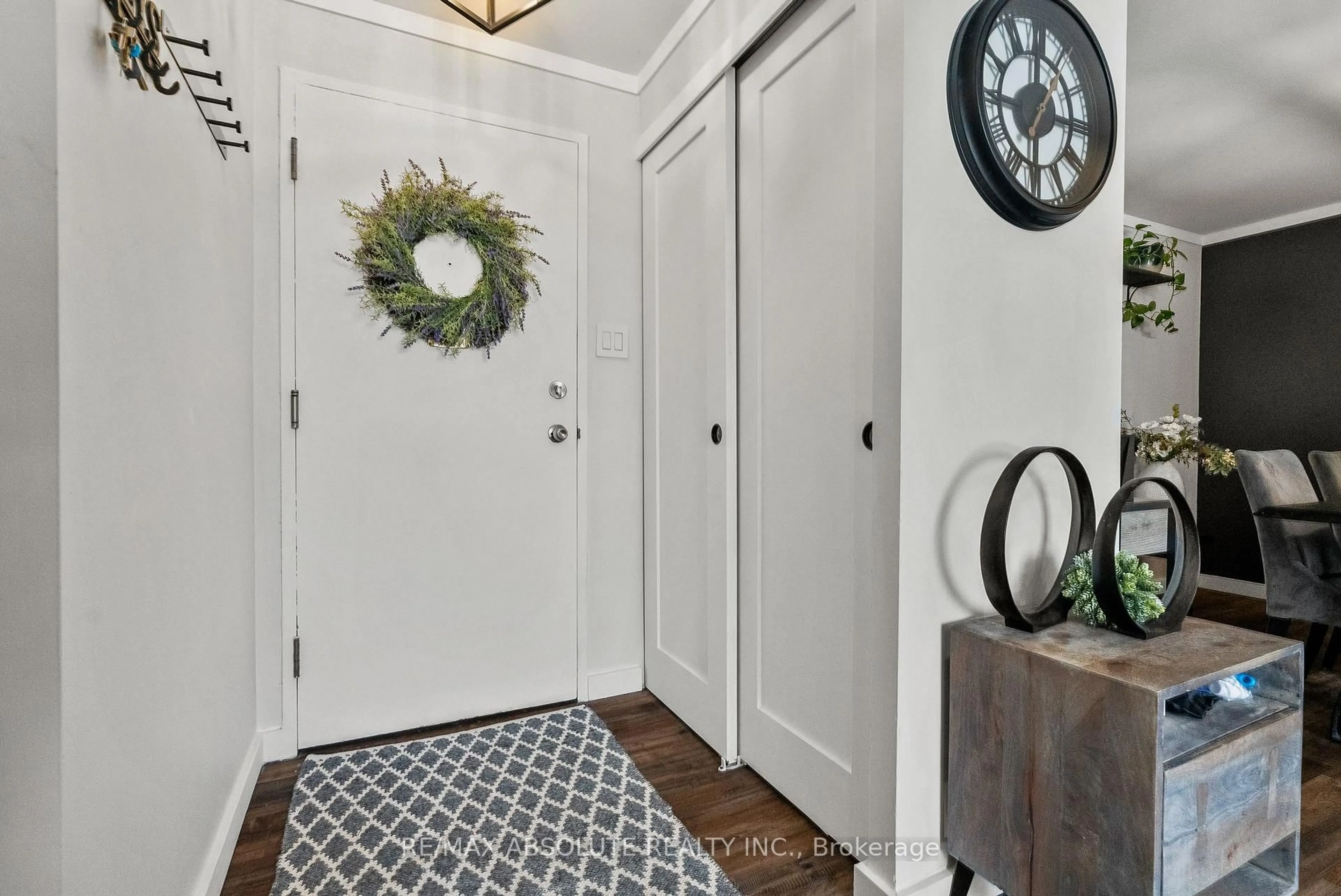 Indoor entryway for 50 Burnside Ave #406, Ottawa Ontario K1Y 2M2