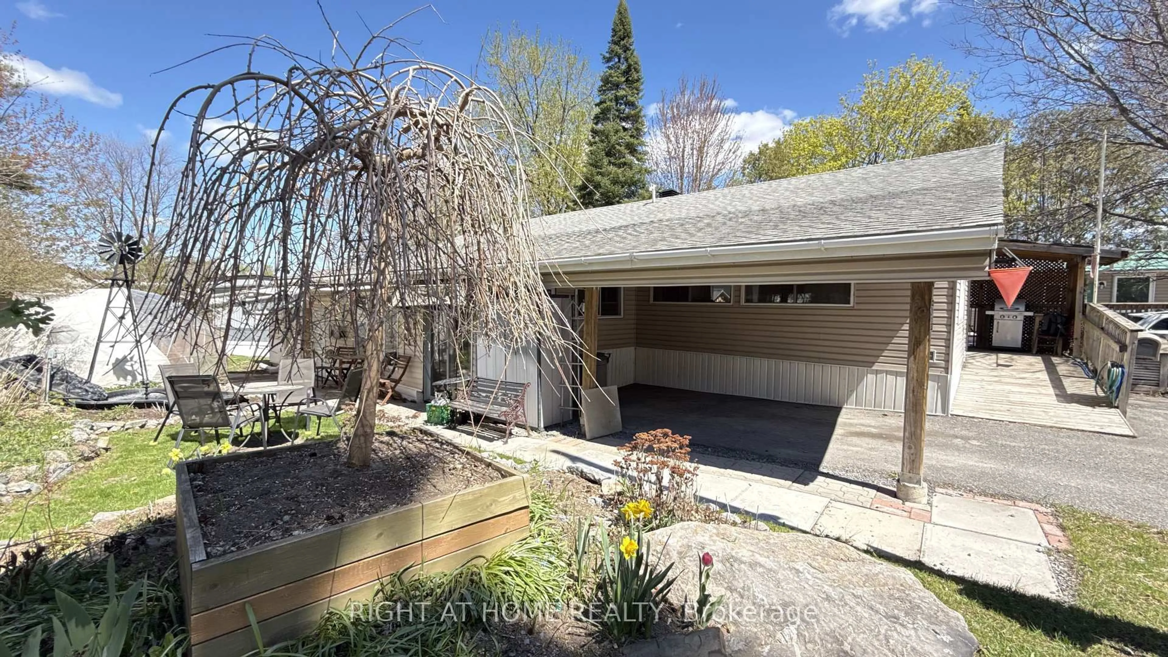 Unknown for 6 ROWAN Rd, Ottawa Ontario K2S 1B7