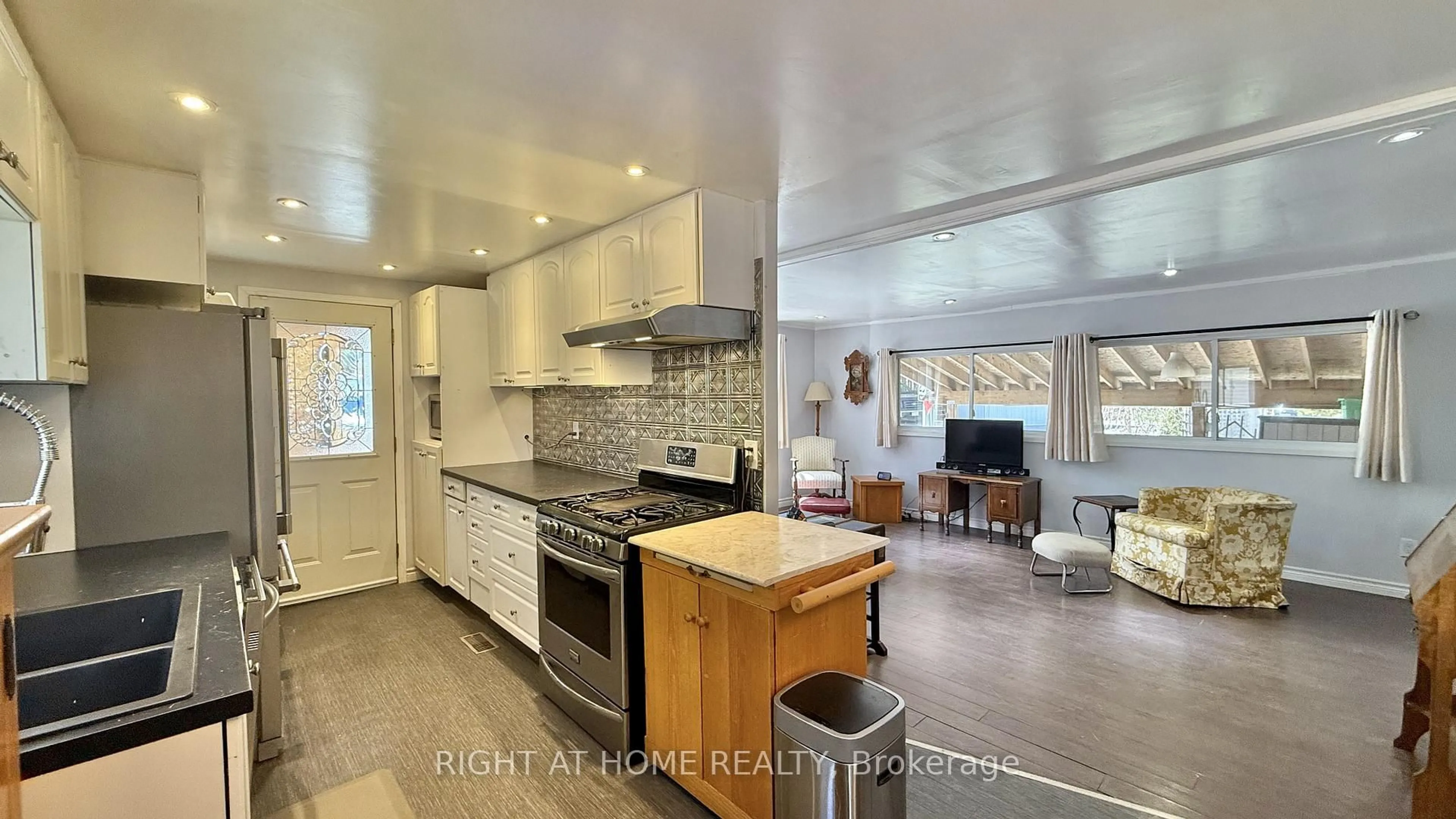 Open concept kitchen, ceramic/tile floor for 6 ROWAN Rd, Ottawa Ontario K2S 1B7
