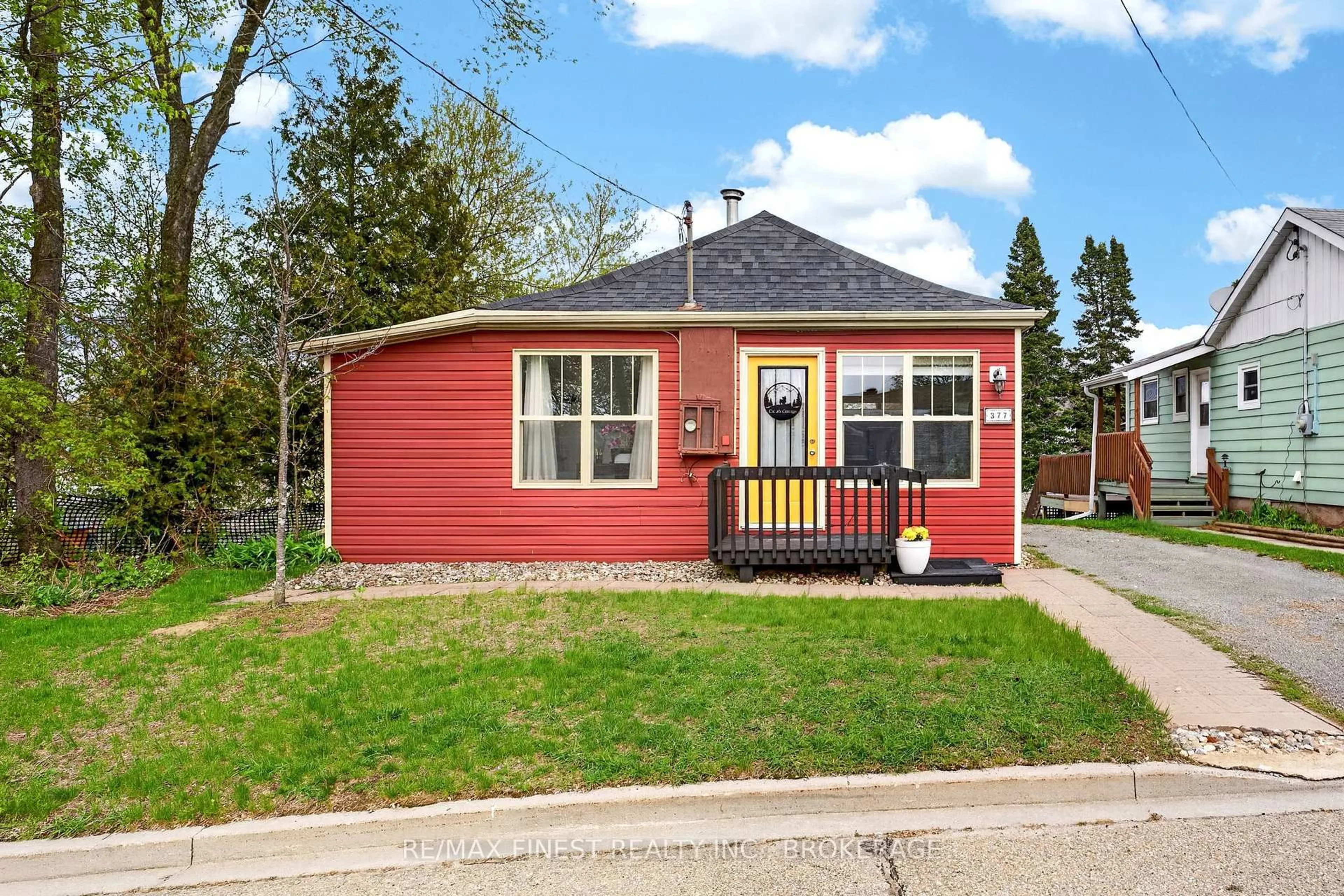 Home with vinyl exterior material, street for 377 Henrietta St, Gananoque Ontario K7G 1X6