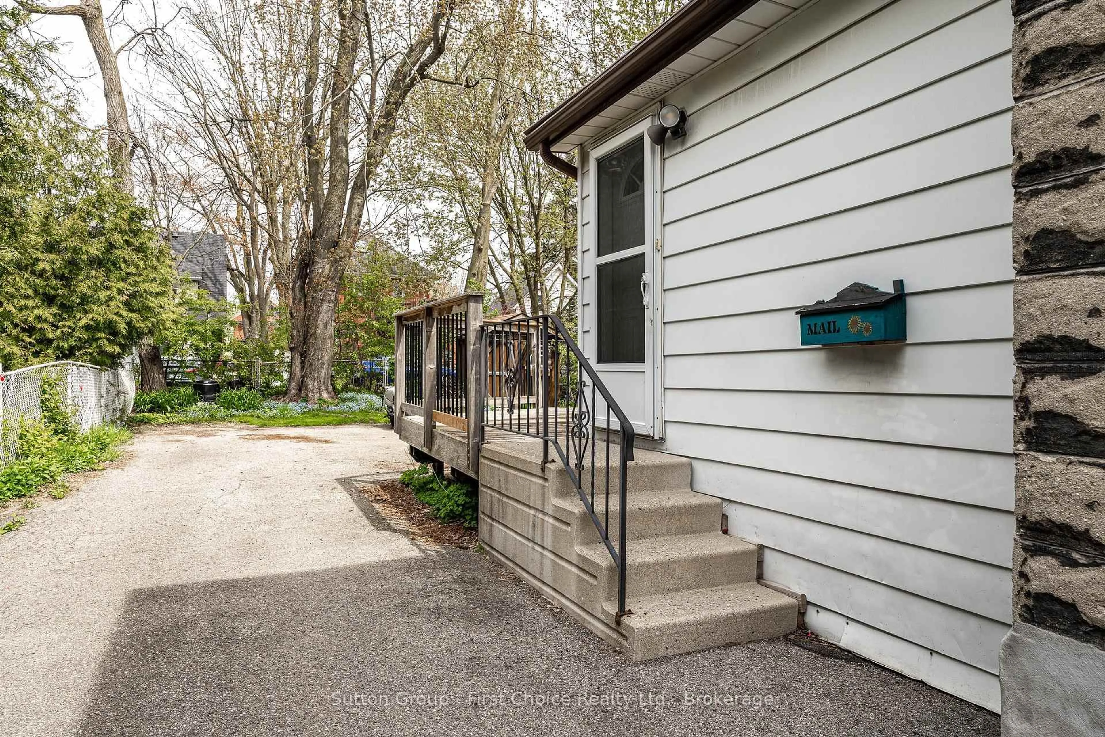 Patio, street for 196 Albert St, Stratford Ontario N5A 3K6