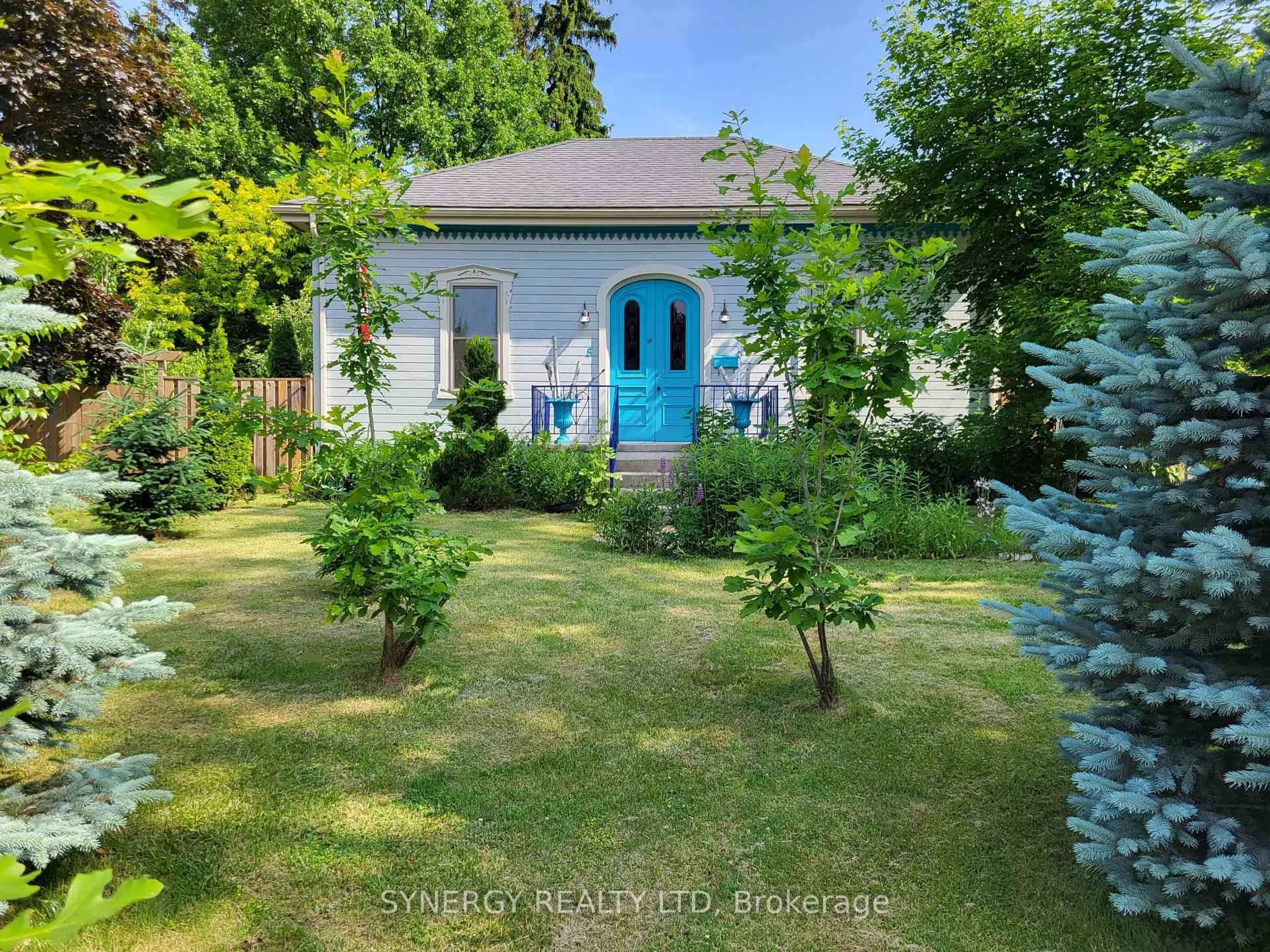 A pic from outside/outdoor area/front of a property/back of a property/a pic from drone, street for 5 Hull Rd, Strathroy-Caradoc Ontario N7G 2B7