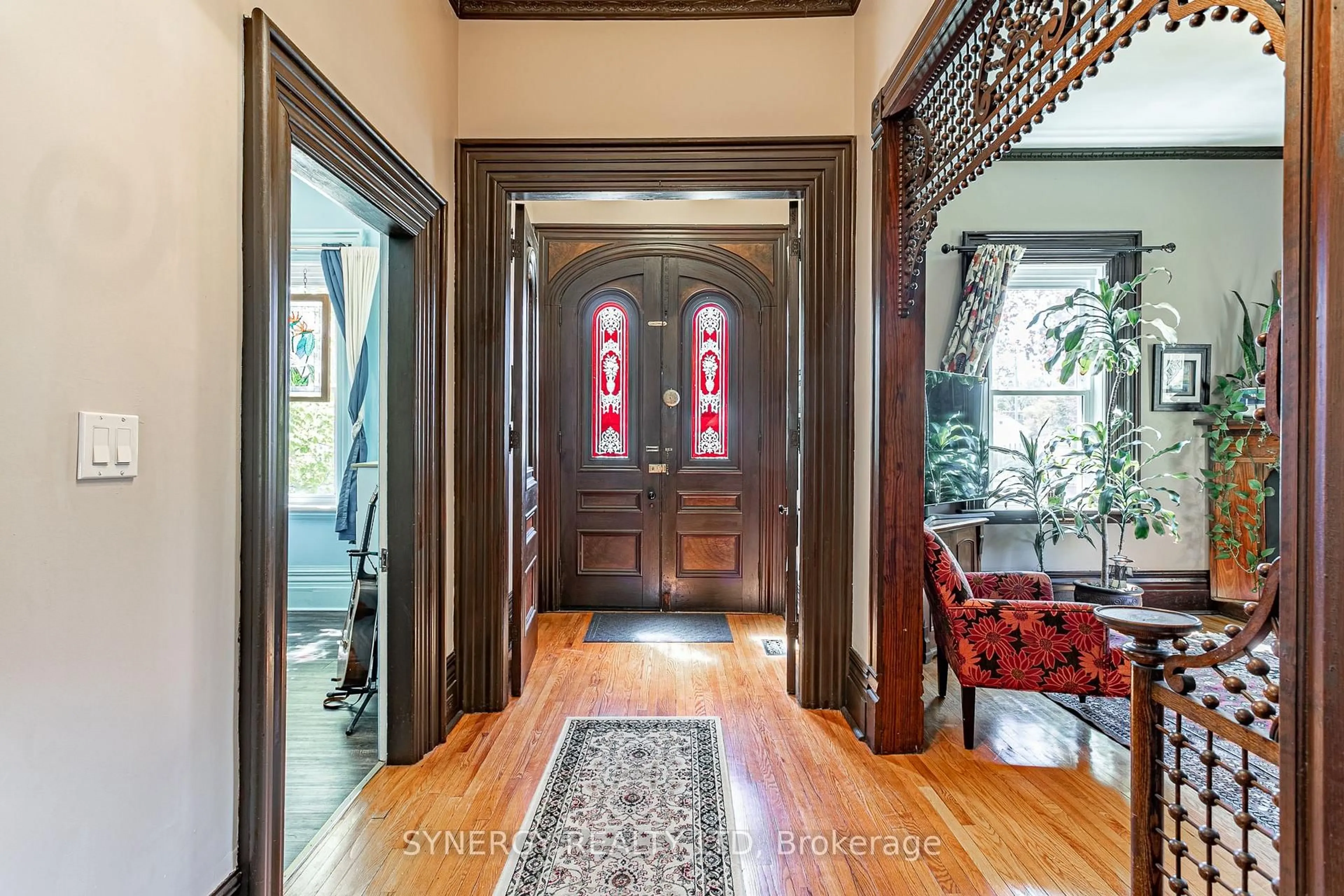 Indoor entryway for 5 Hull Rd, Strathroy-Caradoc Ontario N7G 2B7