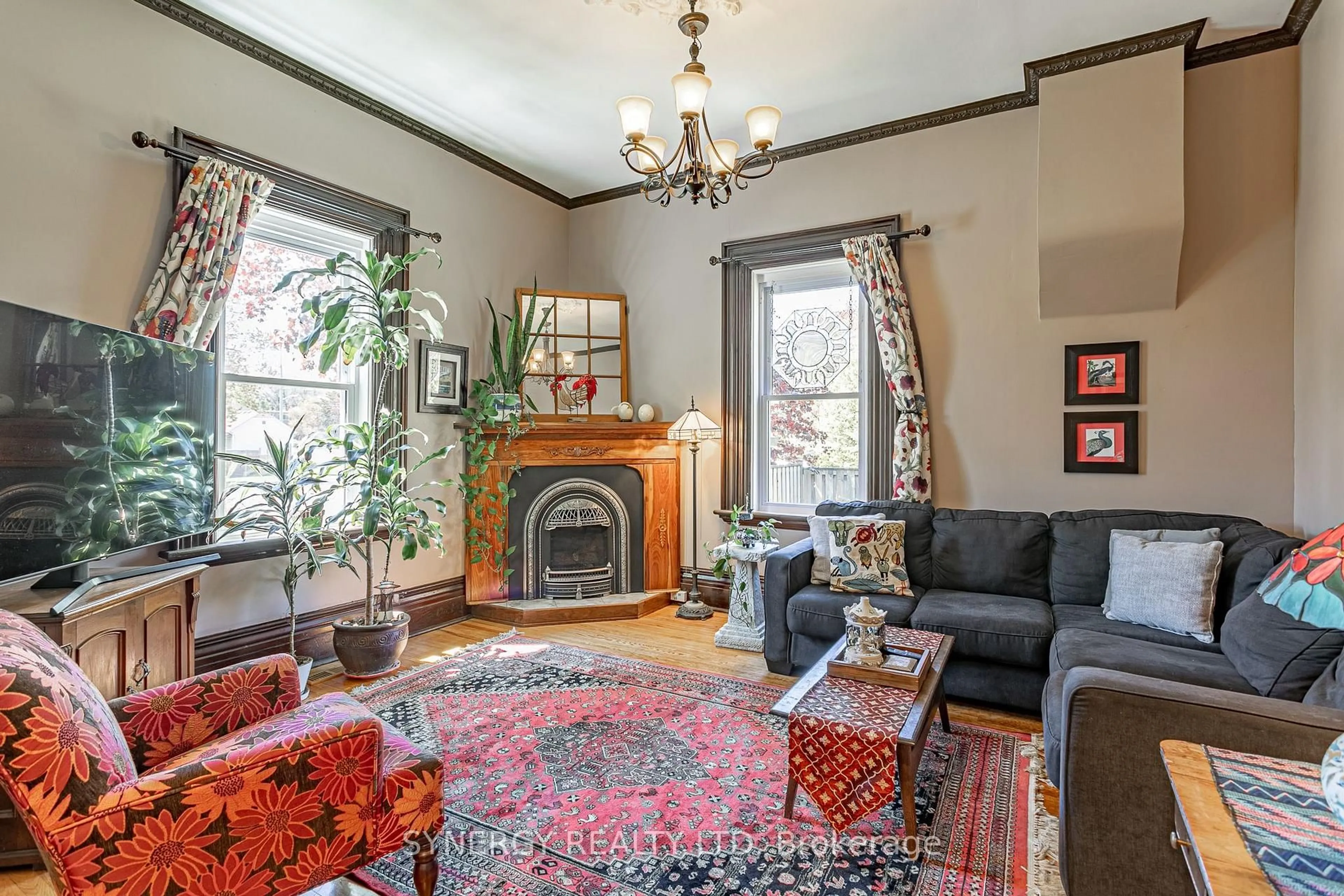 Living room with furniture, unknown for 5 Hull Rd, Strathroy-Caradoc Ontario N7G 2B7