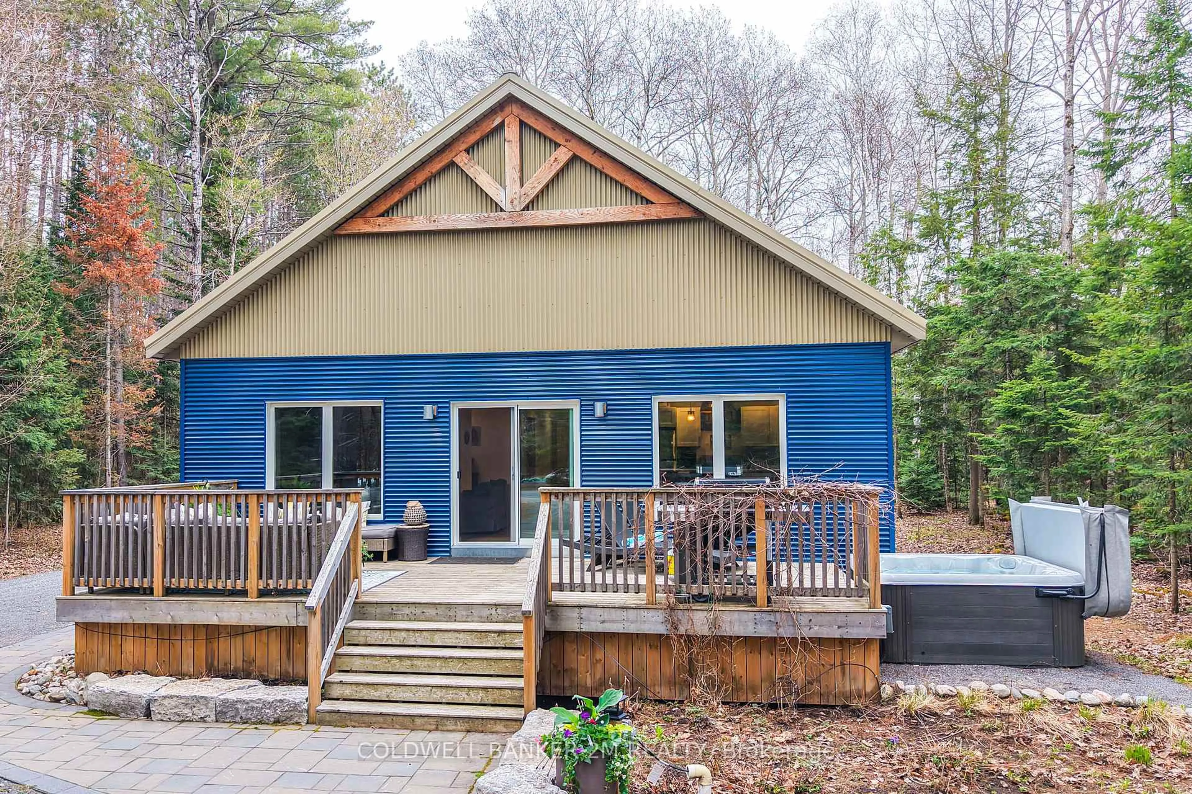 Home with vinyl exterior material, unknown for 2776 Muskoka Rd. 117 Rd, Lake of Bays Ontario P0B 1A0