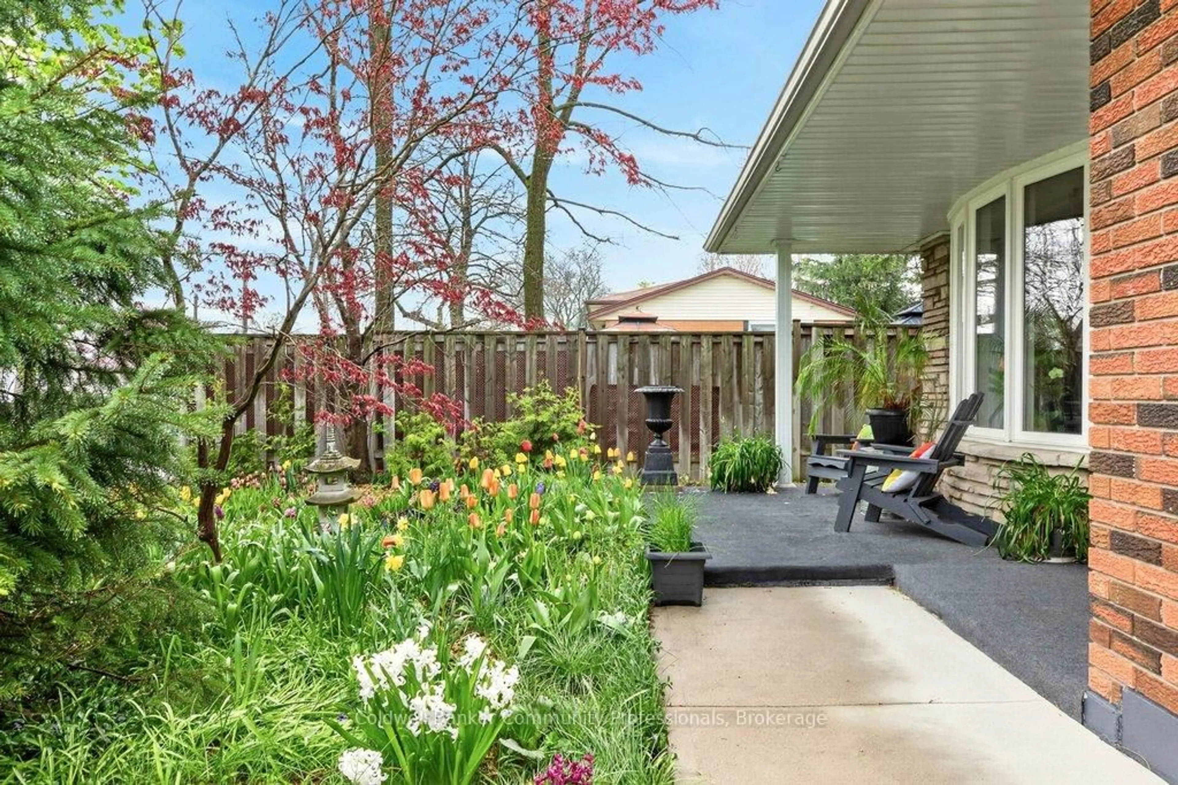 Patio, street for 161 Manning Ave, Hamilton Ontario L9A 3G1