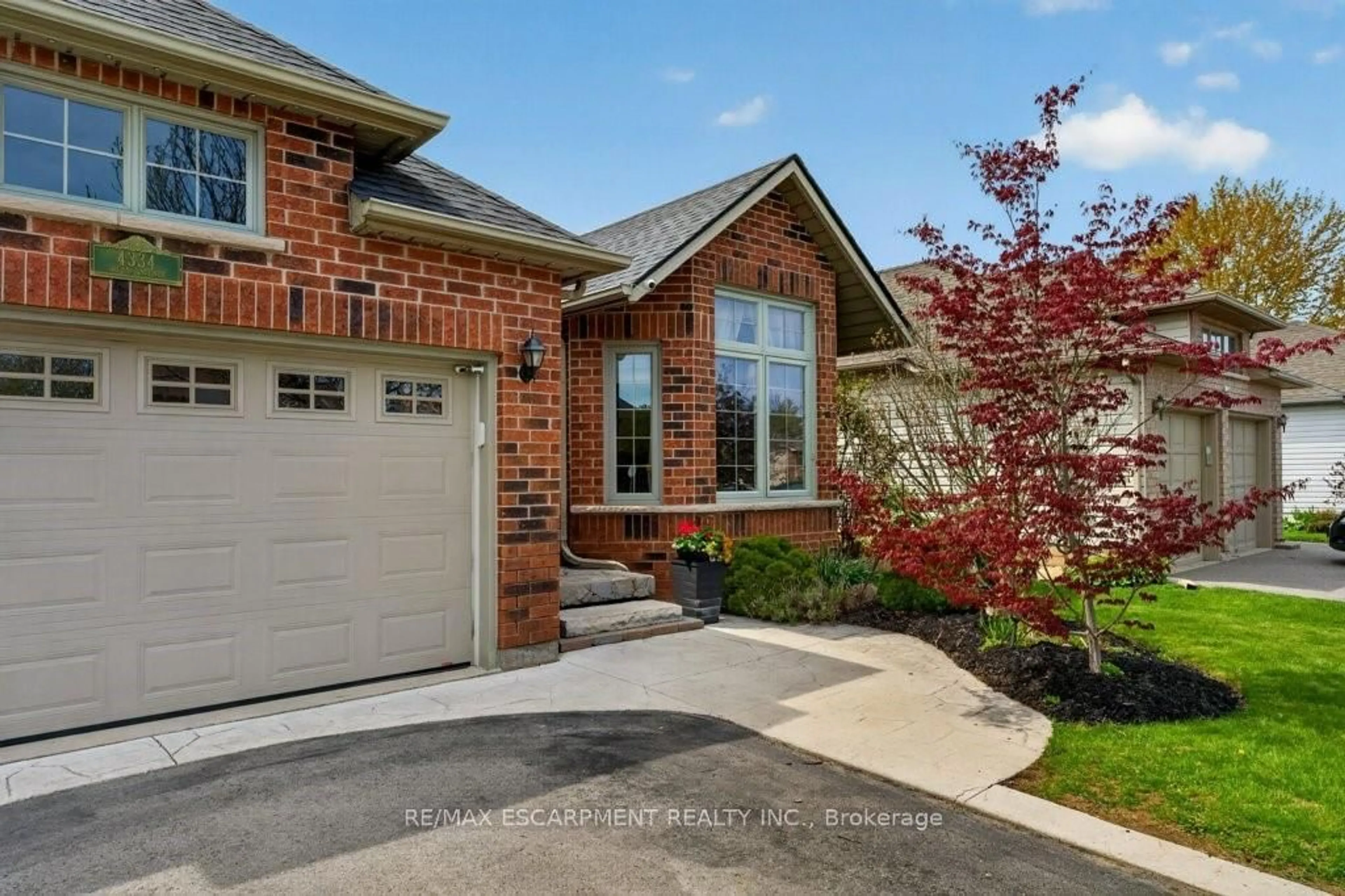 Home with brick exterior material, street for 4334 Arejay Ave, Lincoln Ontario L3J 0P7
