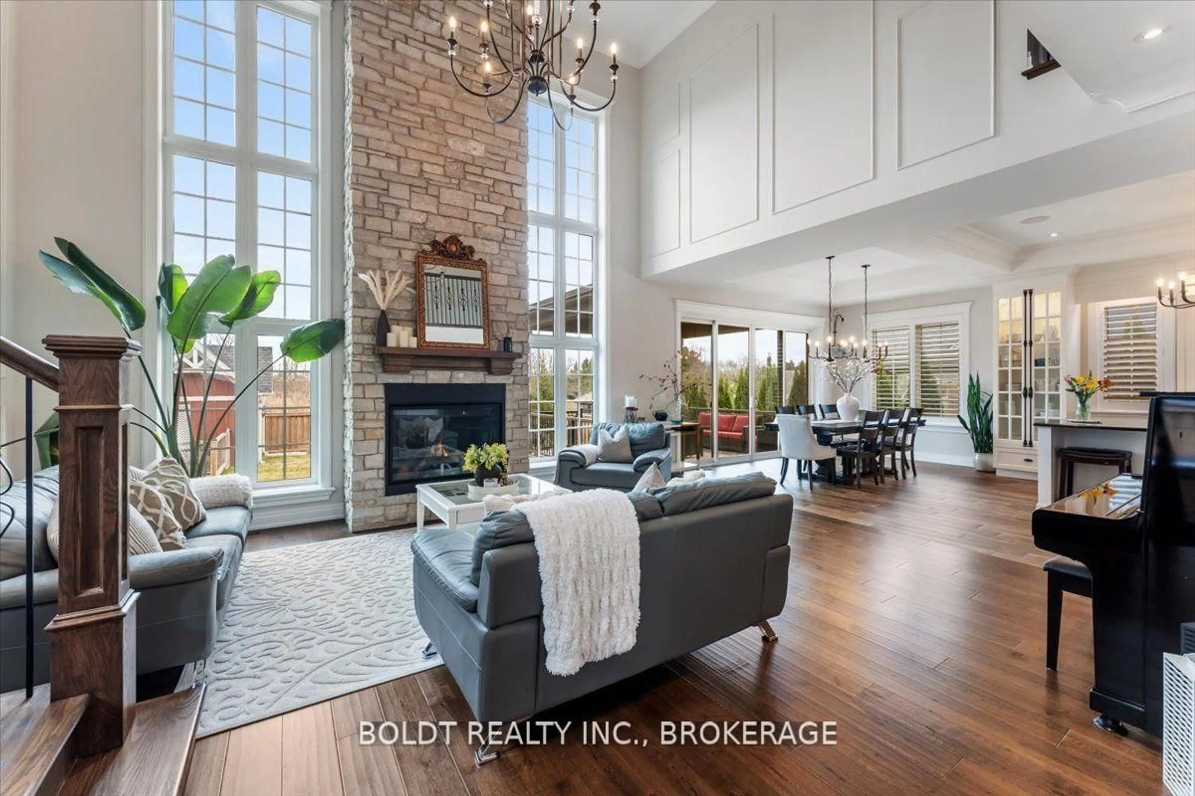 Indoor entryway for 1107 Balfour St, Pelham Ontario L0S 1C0