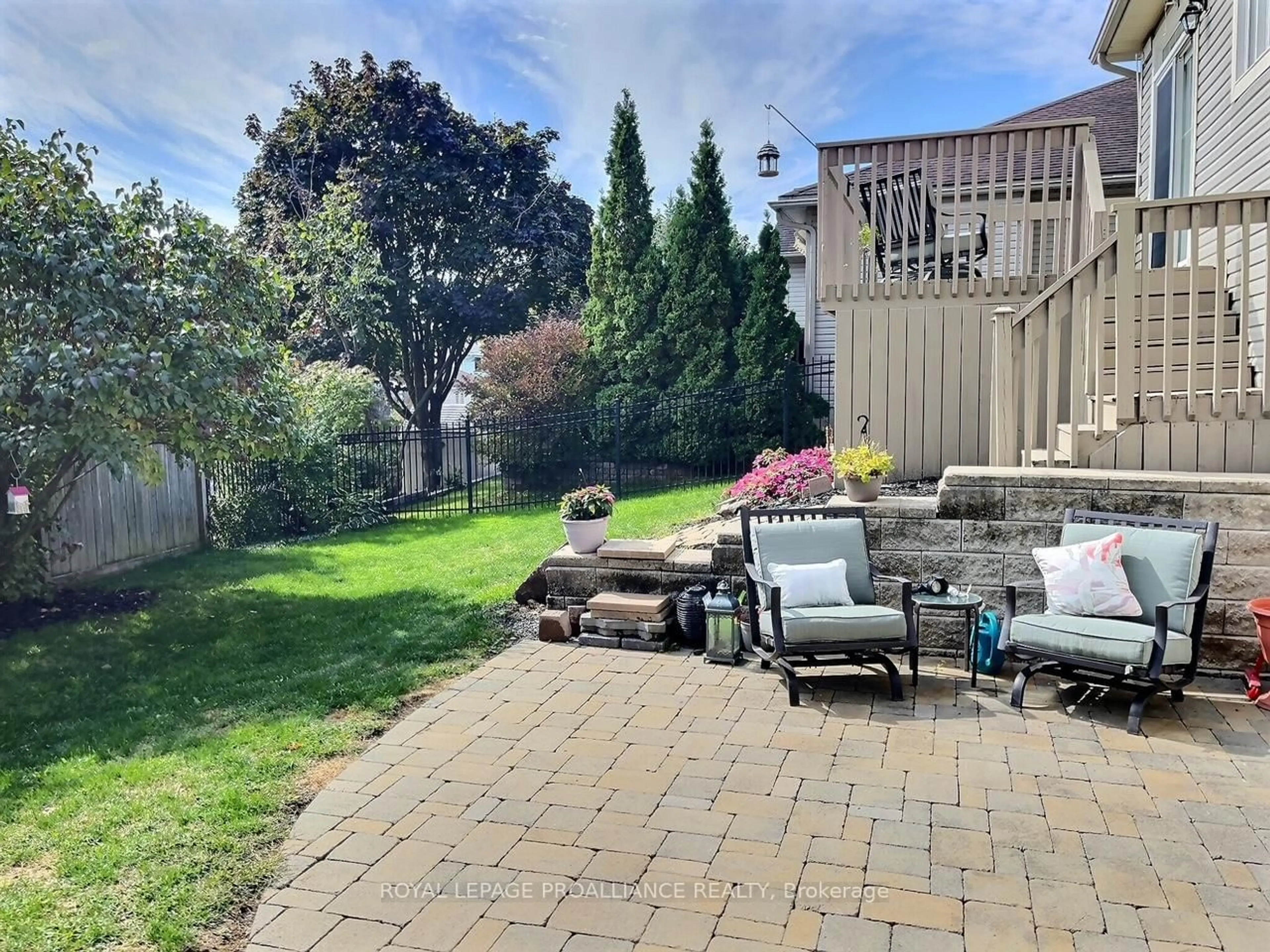 Patio, street for 403 Brock St, Brockville Ontario K6V 6E8