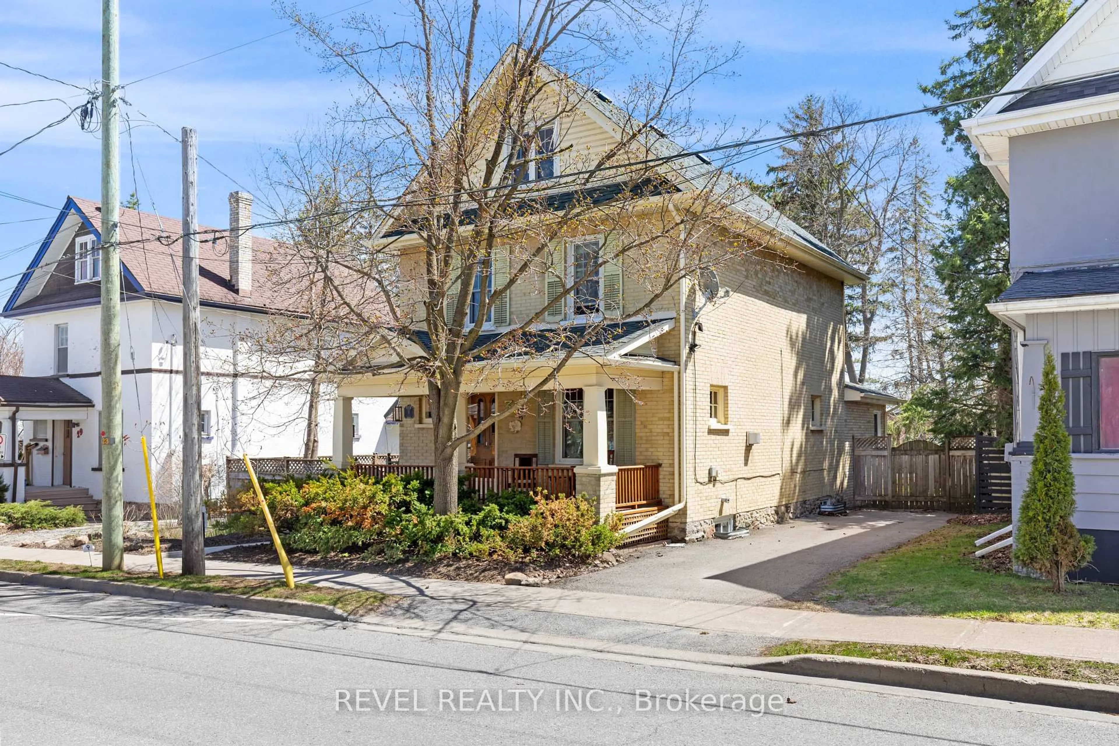 A pic from outside/outdoor area/front of a property/back of a property/a pic from drone, street for 31 Fair Ave, Kawartha Lakes Ontario K9V 3P2